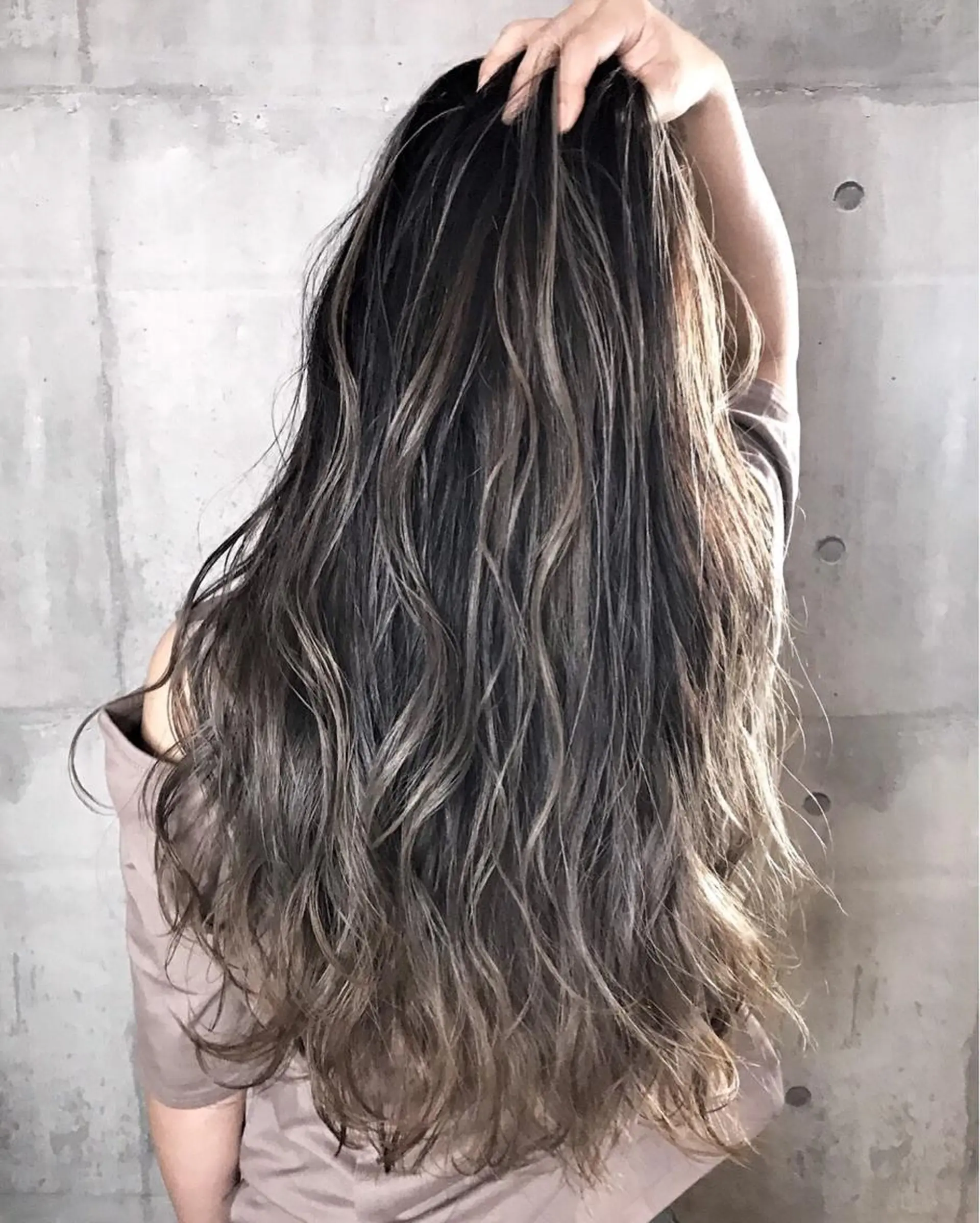 ロング カラー パーマ Mika XELVEのヘアスタイル