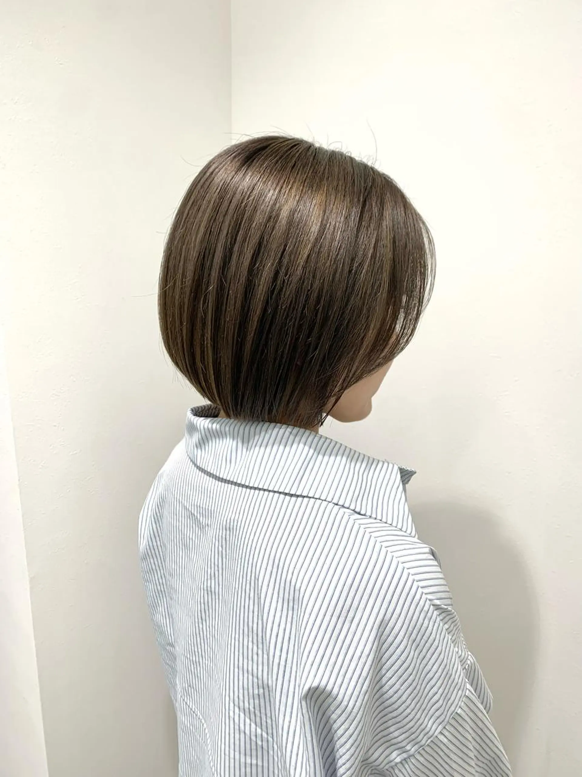 ショート カラー レイヤー ハイトーン 暖色⭐︎KANAKOのヘアスタイル
