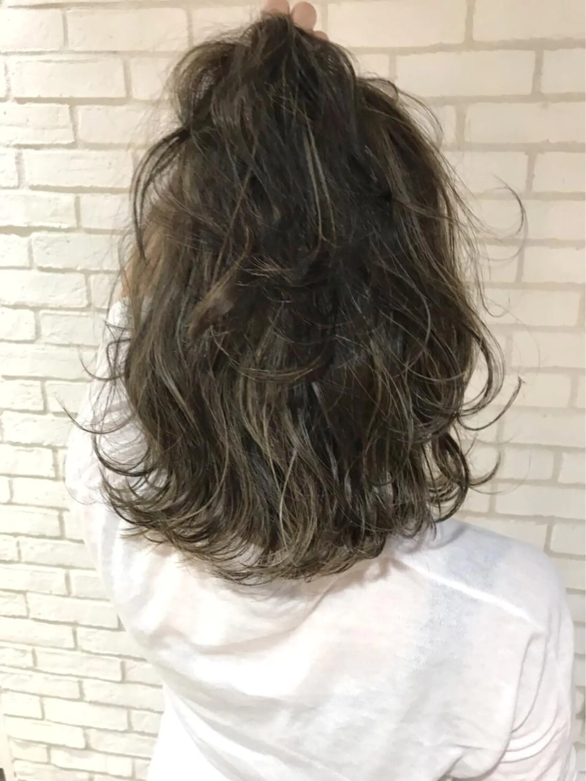 セミロング カラー ハイライトカラー 3Dハイライト ハイライト 佐藤 高徳のヘアスタイル