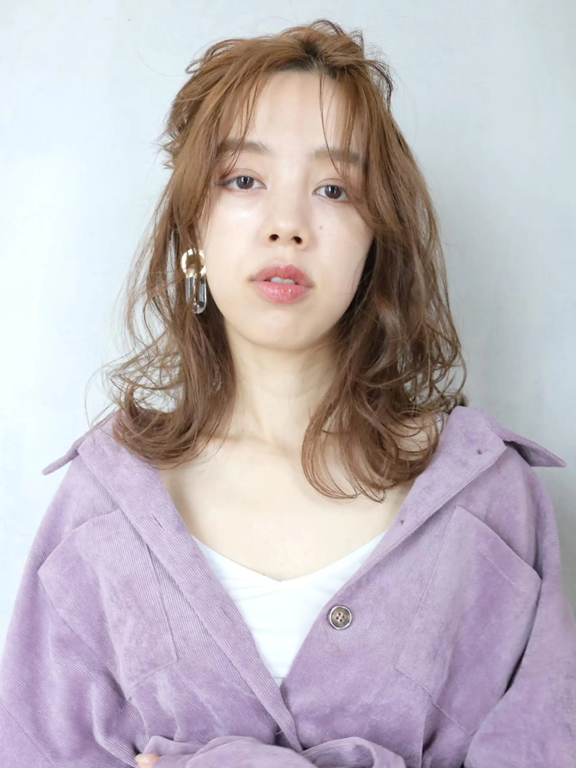 ミディアム カラー パーマ ヘアアレンジ ベージュカラー ミルクティーベージュ ITbyALBUM 中野店のヘアスタイル