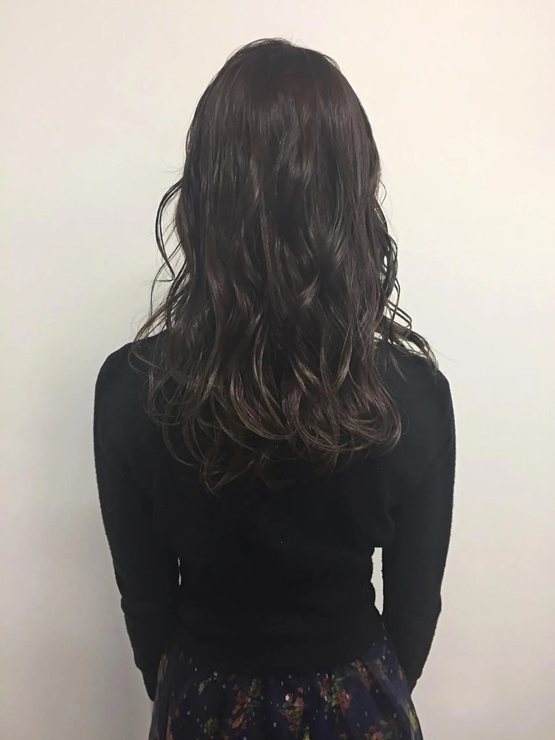 ミディアム カラー 肌に馴染む暗髪 梅田・増田のヘアスタイル