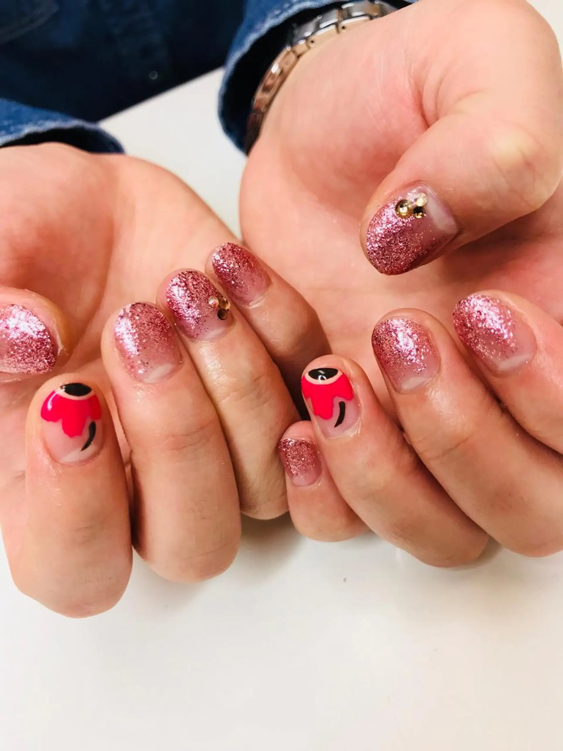 セミロング カラー パーマ ヘアアレンジ キッズ ネイル マツエク・マツパ ラメ(グリッター) Sunny side nailのネイルデザイン