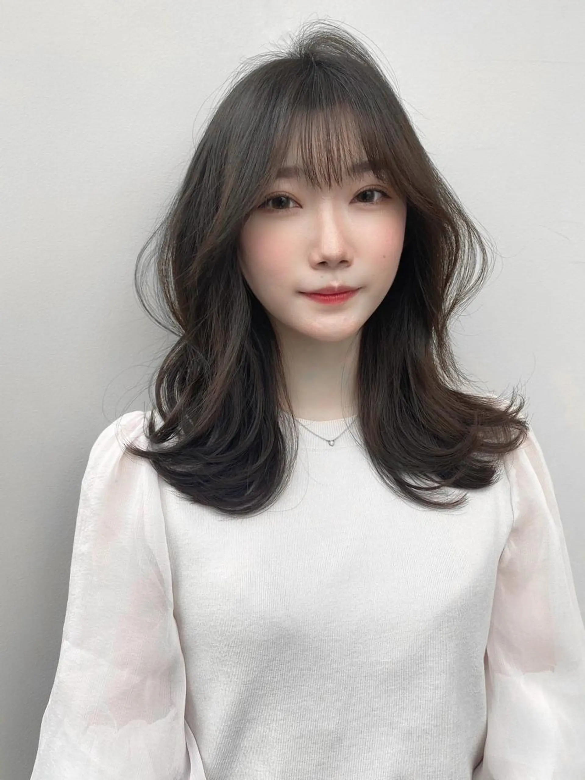 ミディアム カラー くびれヘア レイヤー/顔周り /透明感🩶高橋大のヘアスタイル