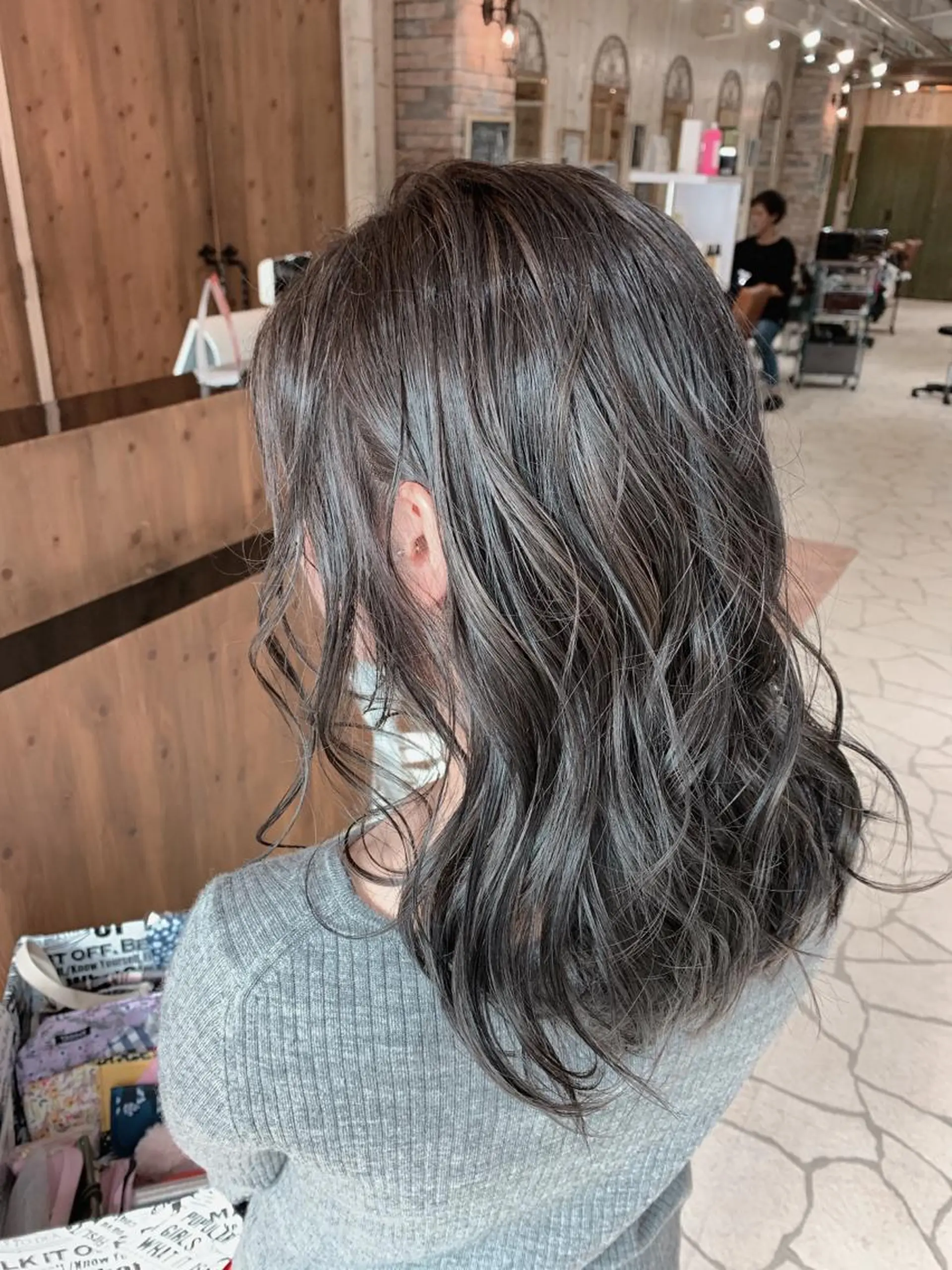 ロング カラー ヘアアレンジ アッシュ アッシュグレー VIM hairおもろまち店のヘアスタイル