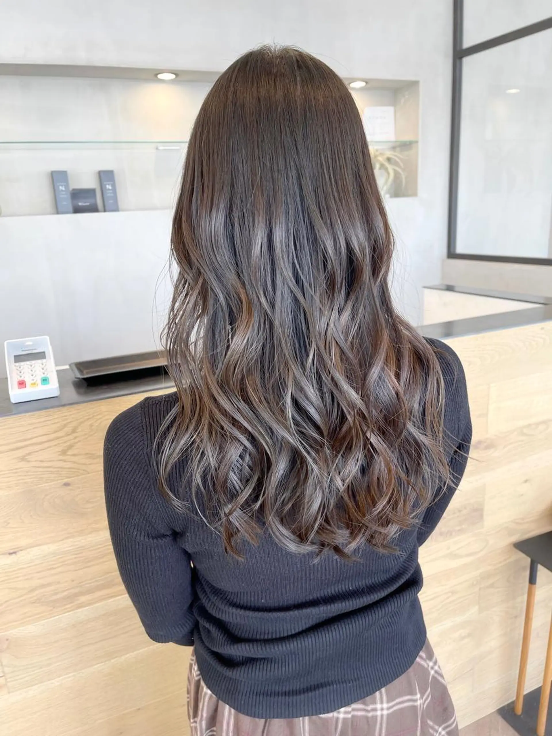 ミディアム カラー ヘアアレンジ バレイヤージュ デザインカラー ハイライトカラー 外国人風カラー ハイライト カット ヘアカラー トリートメント アンドウ ユウ/ レイヤーカット/韓国のヘアスタイル