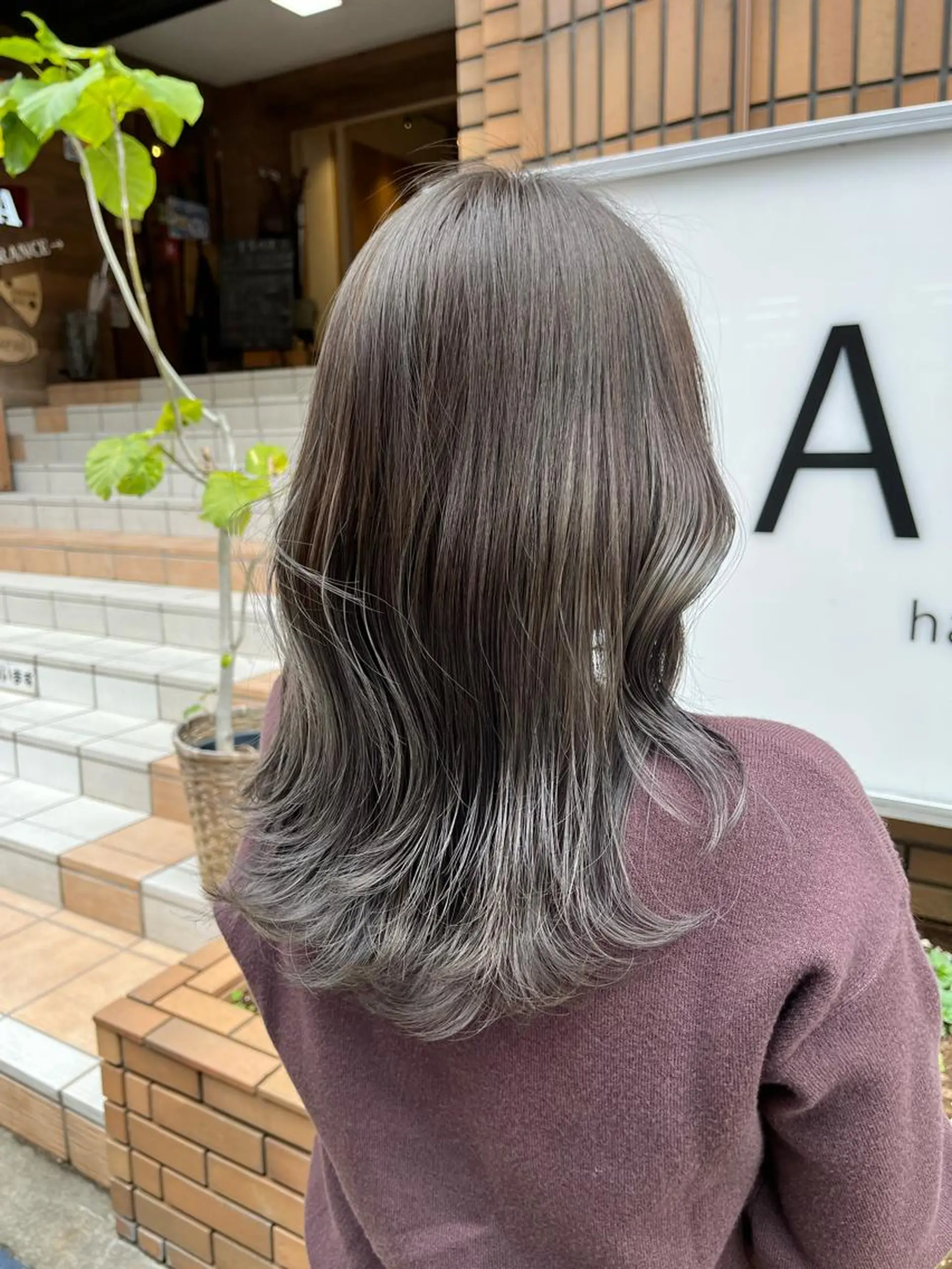 ミディアム ヘアカラー トリートメント ヘアセット ハイトーン/レイヤー 💜Akaneのヘアスタイル