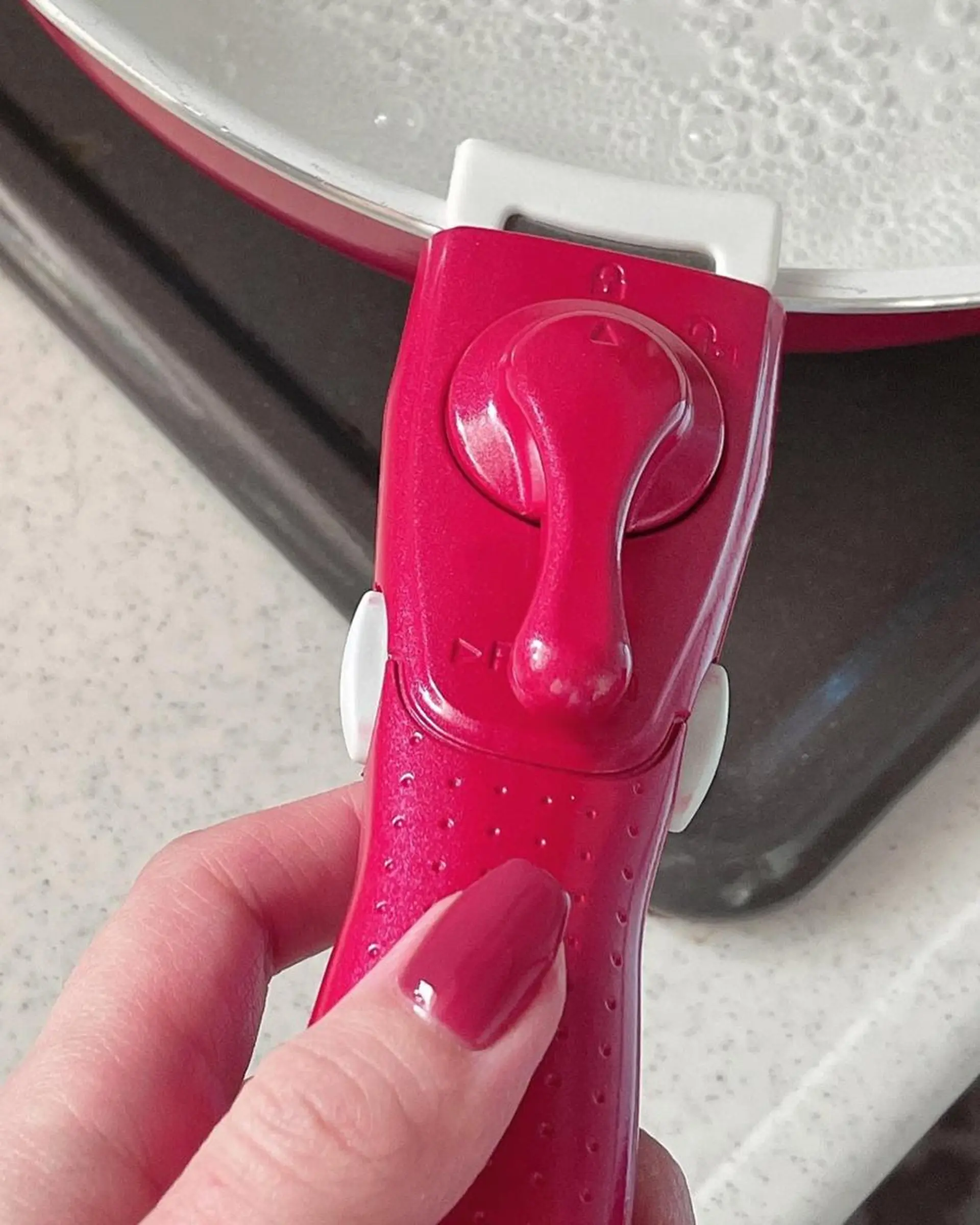 ネイル マツエク・マツパ まつげパーマ ボリュームラッシュ ジェルネイル ニュアンスネイル ワンカラーネイル 髙橋 敦子のネイルデザイン