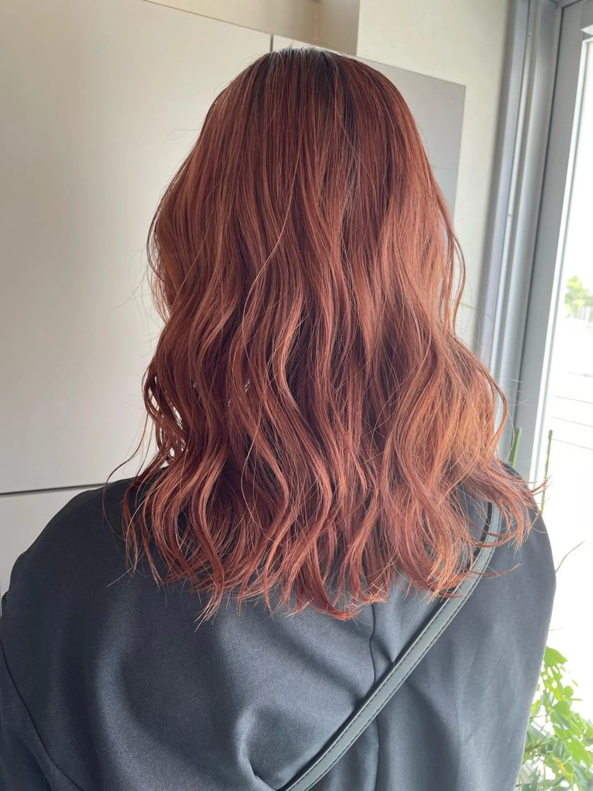 ミディアム 切りっぱなしボブ ショートボブ ミディアムパーマ ミストバング ボブ カット ヘアカラー トリートメント モテ髪/ボブ/ショー ト/アダチフウトのヘアスタイル
