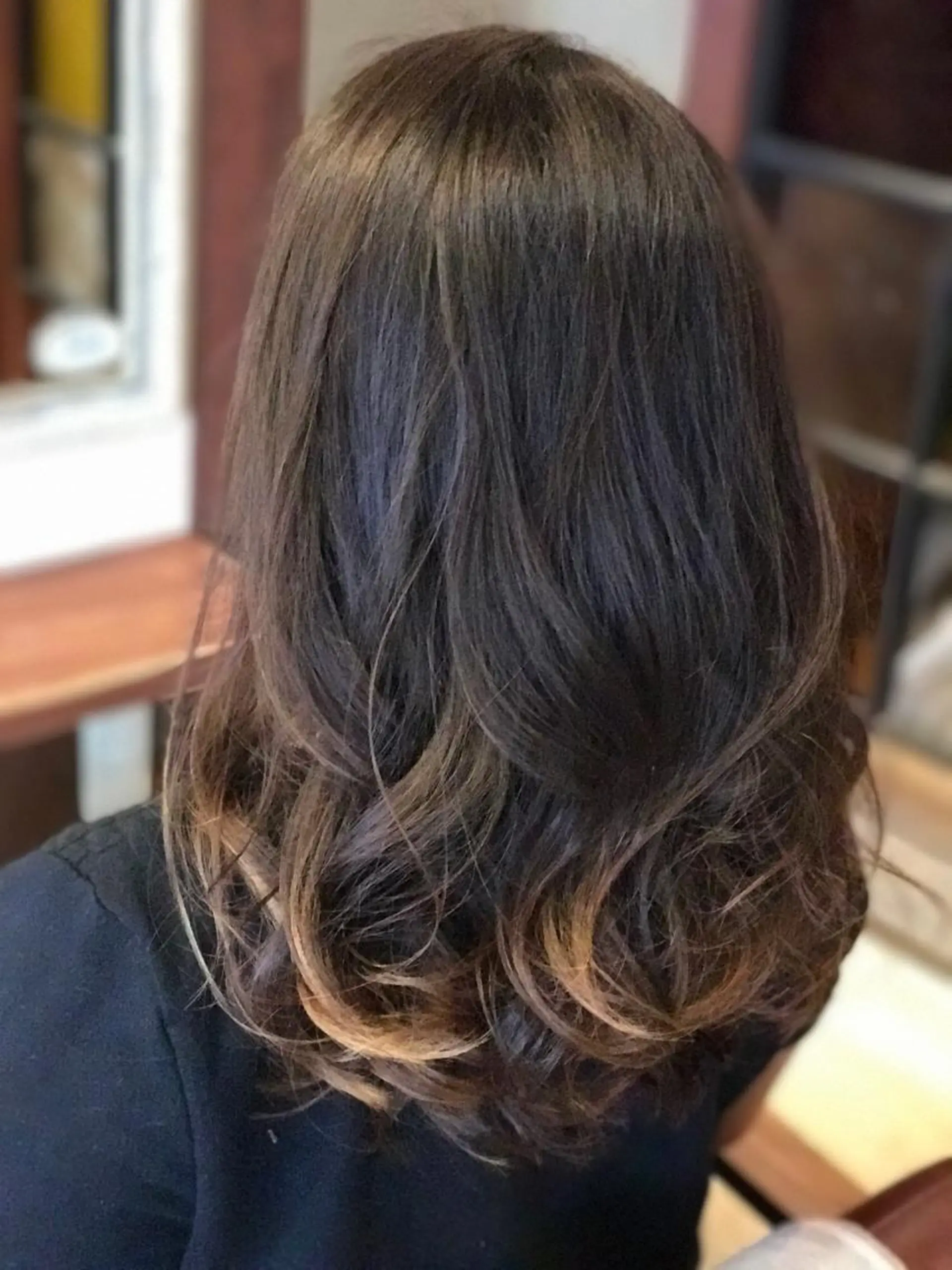 セミロング カラー グラデーションカラー ヘアカラー トリートメント 松村 未央のヘアスタイル