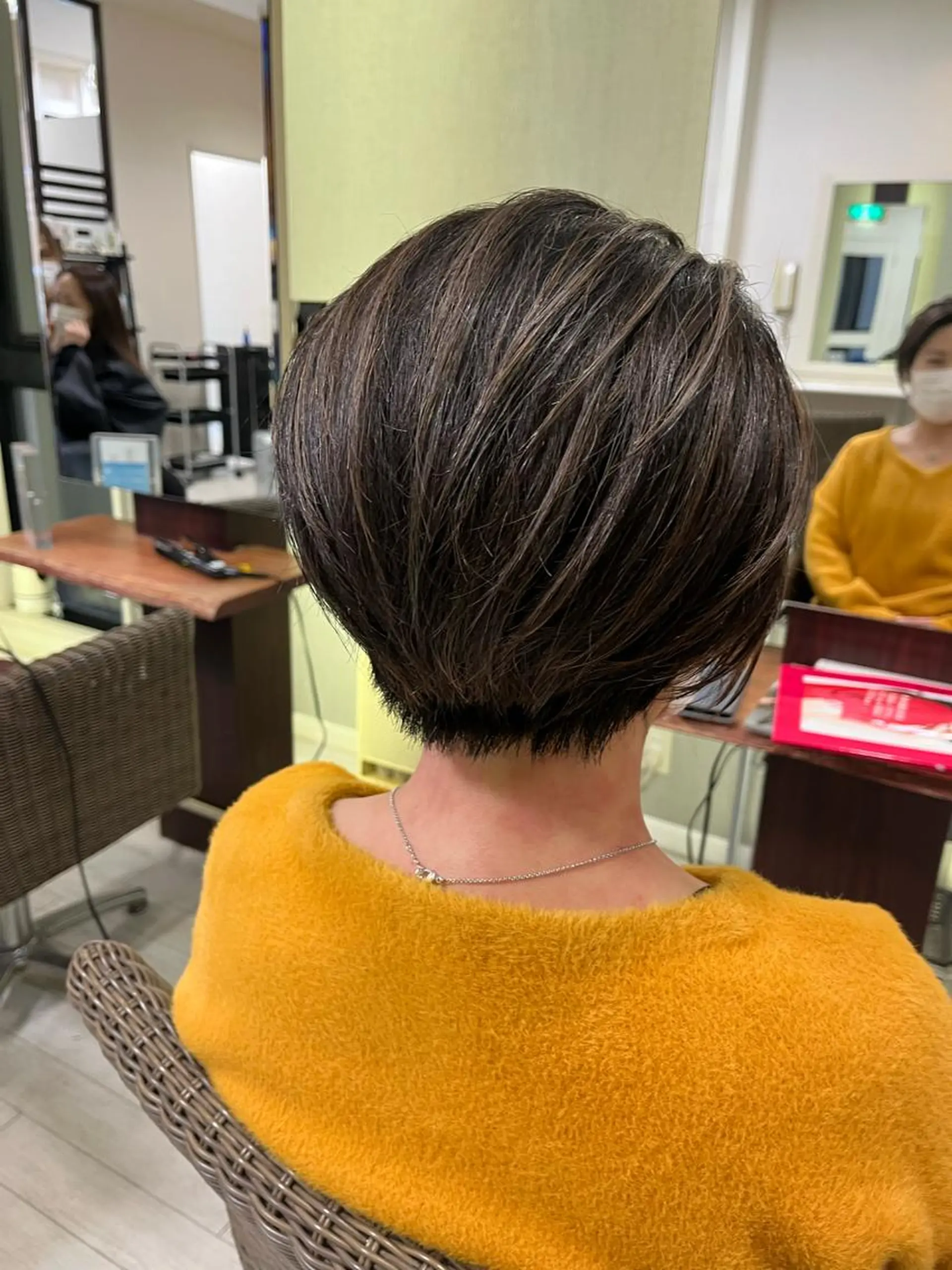 ショート カラー ハイライトカラー くせ毛 ハイライト カット ママ美容師 *ヒマワリのヘアスタイル