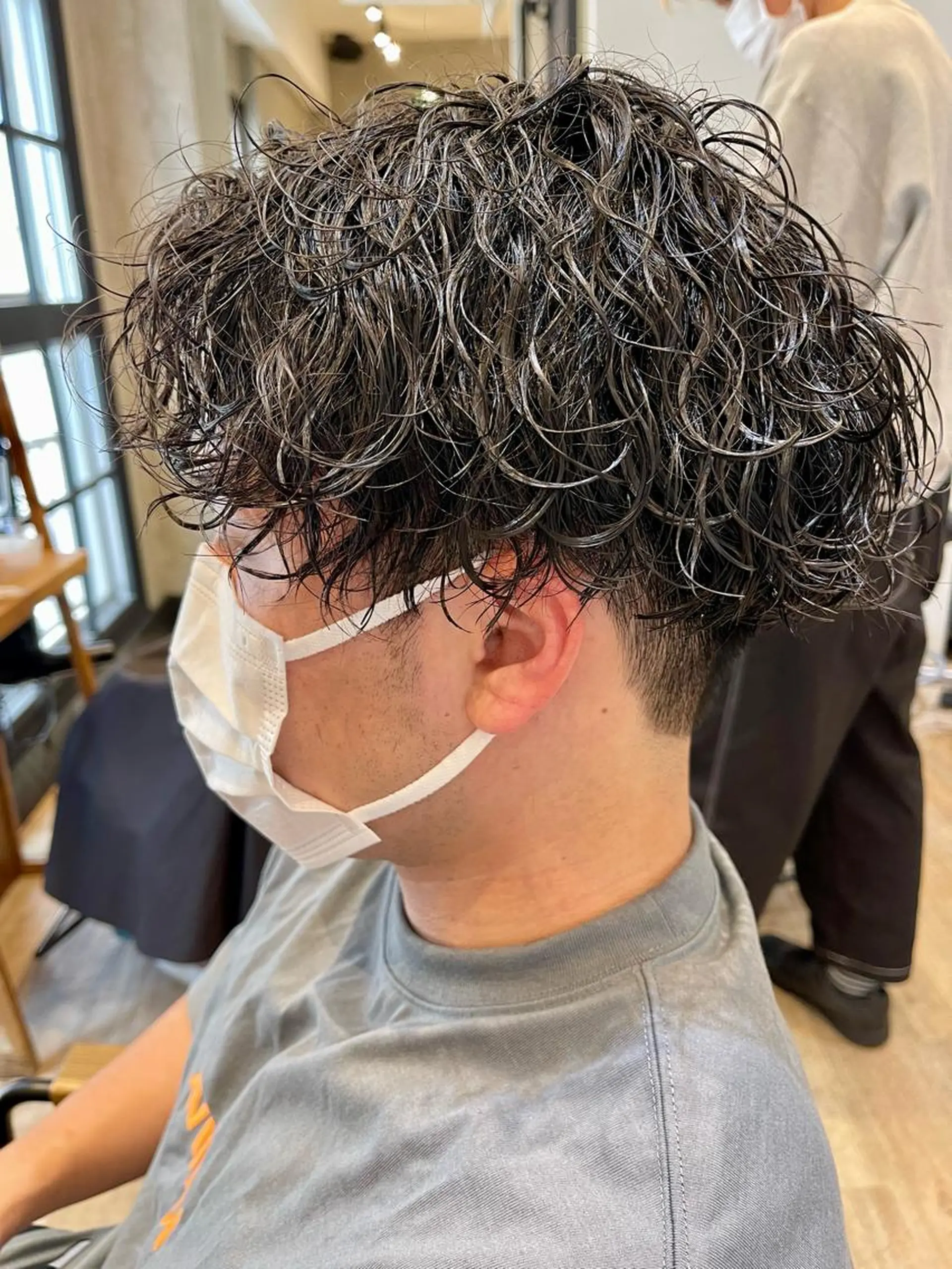 ショート パーマ メンズ ビジネス フェードカット メンズ韓国風 マッシュ メンズパーマ カット パーマ トリートメント ヘアセット 新宿メンズ専門 モテ清潔感パーマ特化のヘアスタイル