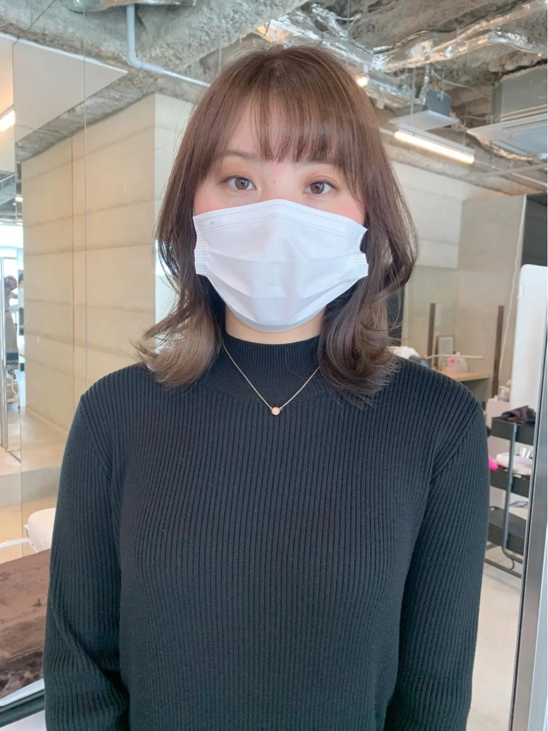 ミディアム カラー イヤリングカラー グレージュ インナーカラー くびれヘア 髪質改善 カット ヘアカラー トリートメント ヘッドスパ 透明感/オリーブ/ グレージュ/YUKAのヘアスタイル