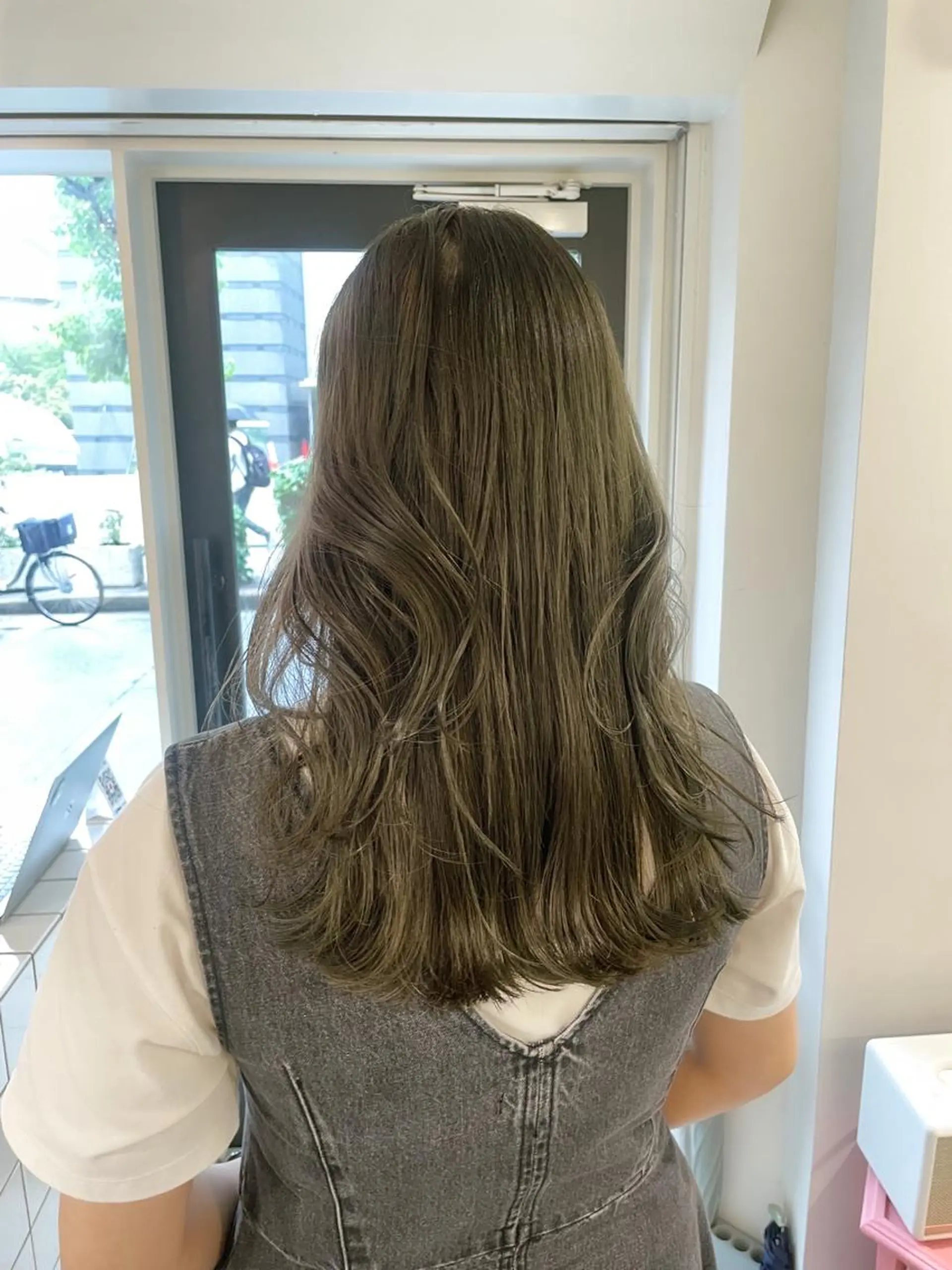 セミロング カラー ブリーチ ダブルカラー ブリーチなしカラー シルバー Koto🌿 ブリーチなしカラーのヘアスタイル