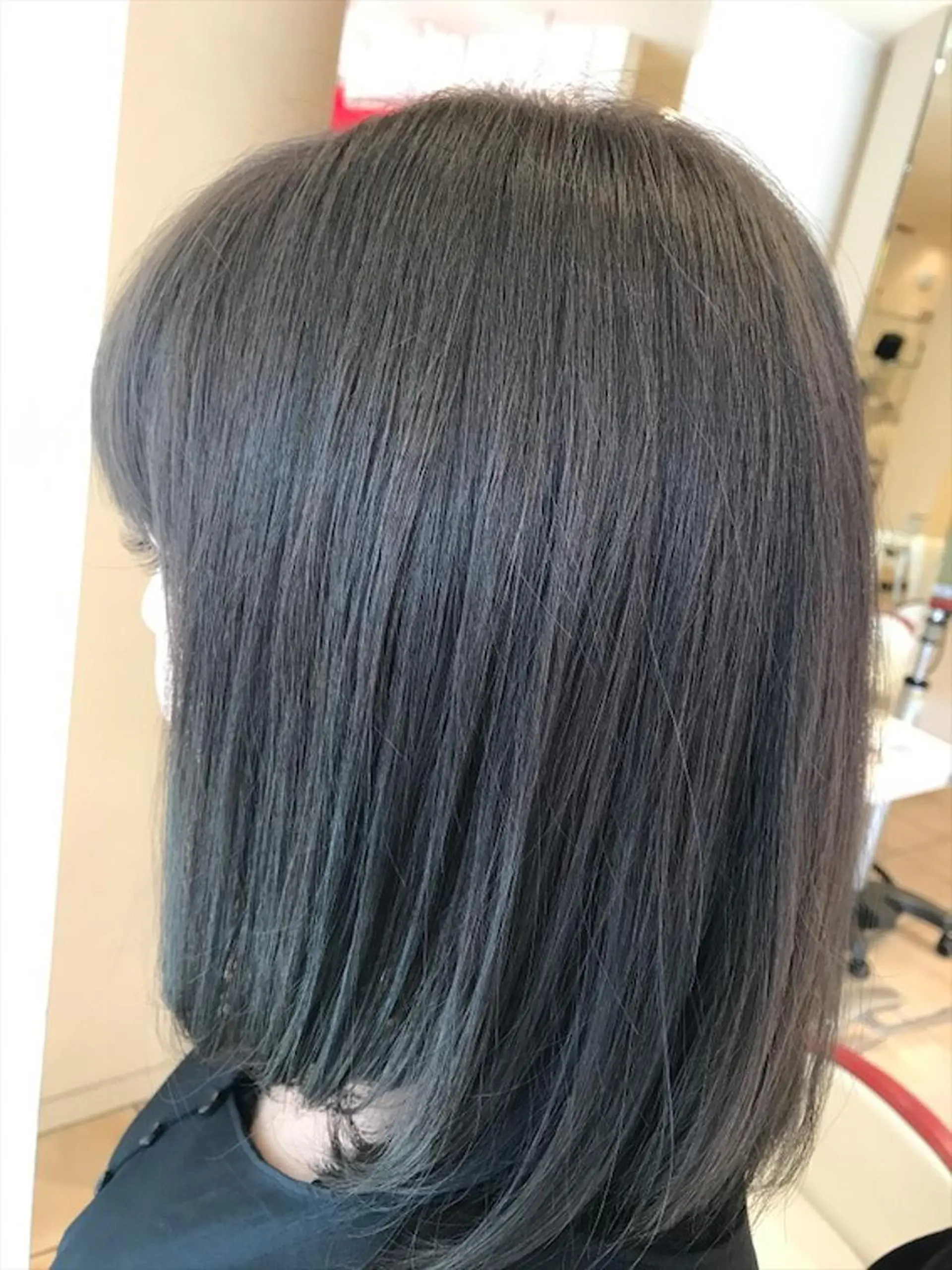 ミディアム カラー 斎藤 彩香のヘアスタイル