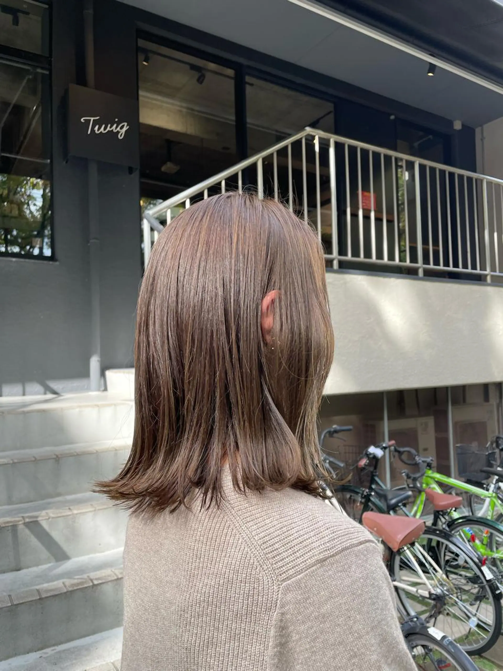 ミディアム カラー 佐藤 世怜奈のヘアスタイル