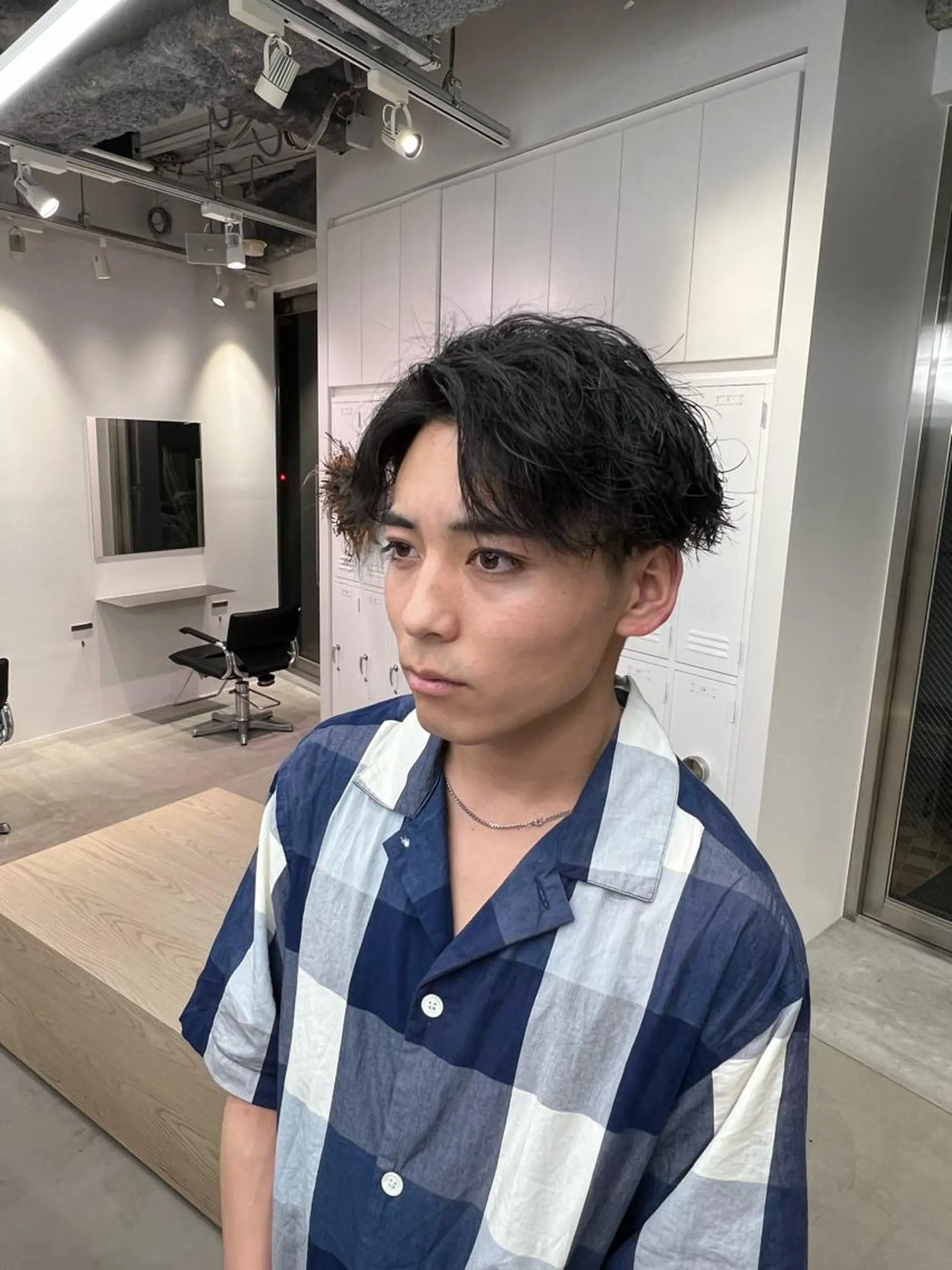 ミディアム パーマ メンズ ミディアムパーマ マッシュ メンズパーマ ツイストスパイラルパーマ 波巻きパーマ カット パーマ 天神大名メンズパーマ メンズショートのヘアスタイル