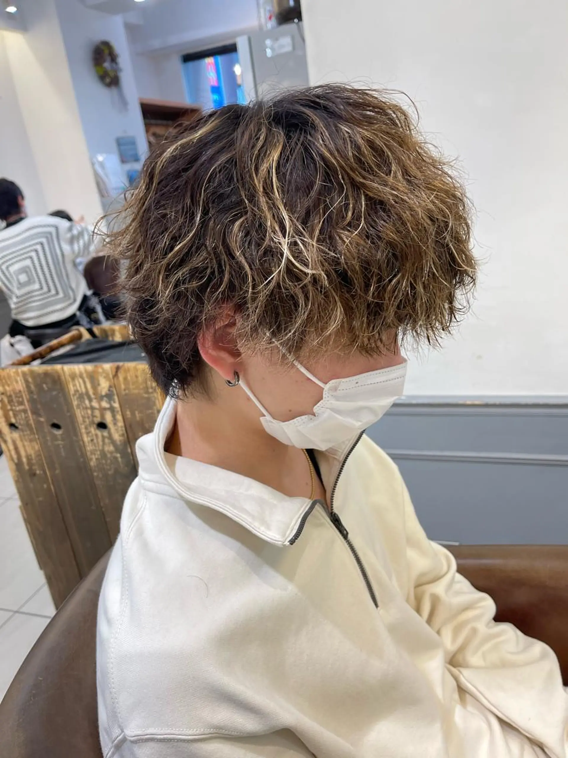 パーマ メンズ メンズパーマ 波巻きパーマ メンズウルフカット ウルフカット 山下 直人のヘアスタイル