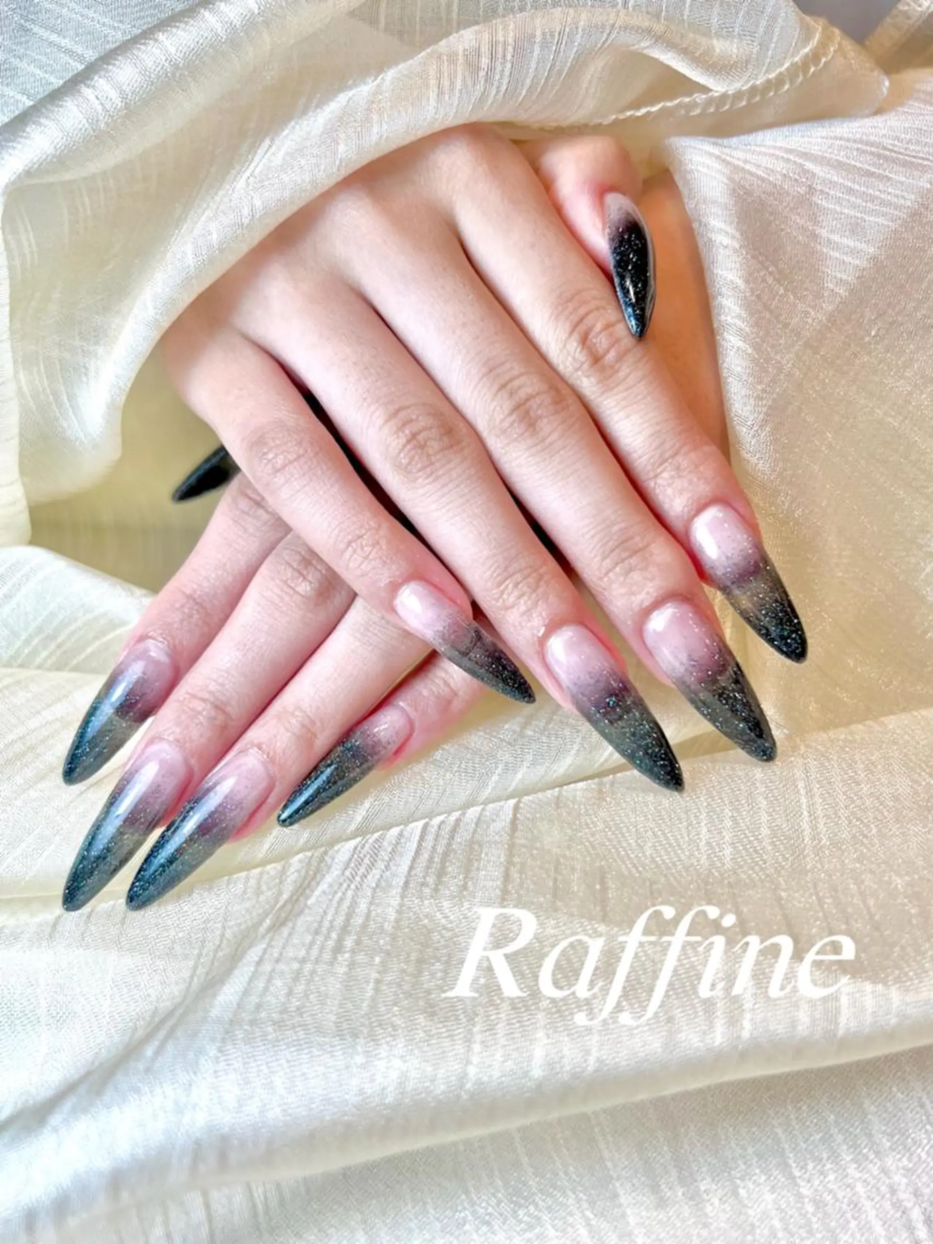 ネイル ハンドネイル RAFFINE haru🦋🩵のネイルデザイン