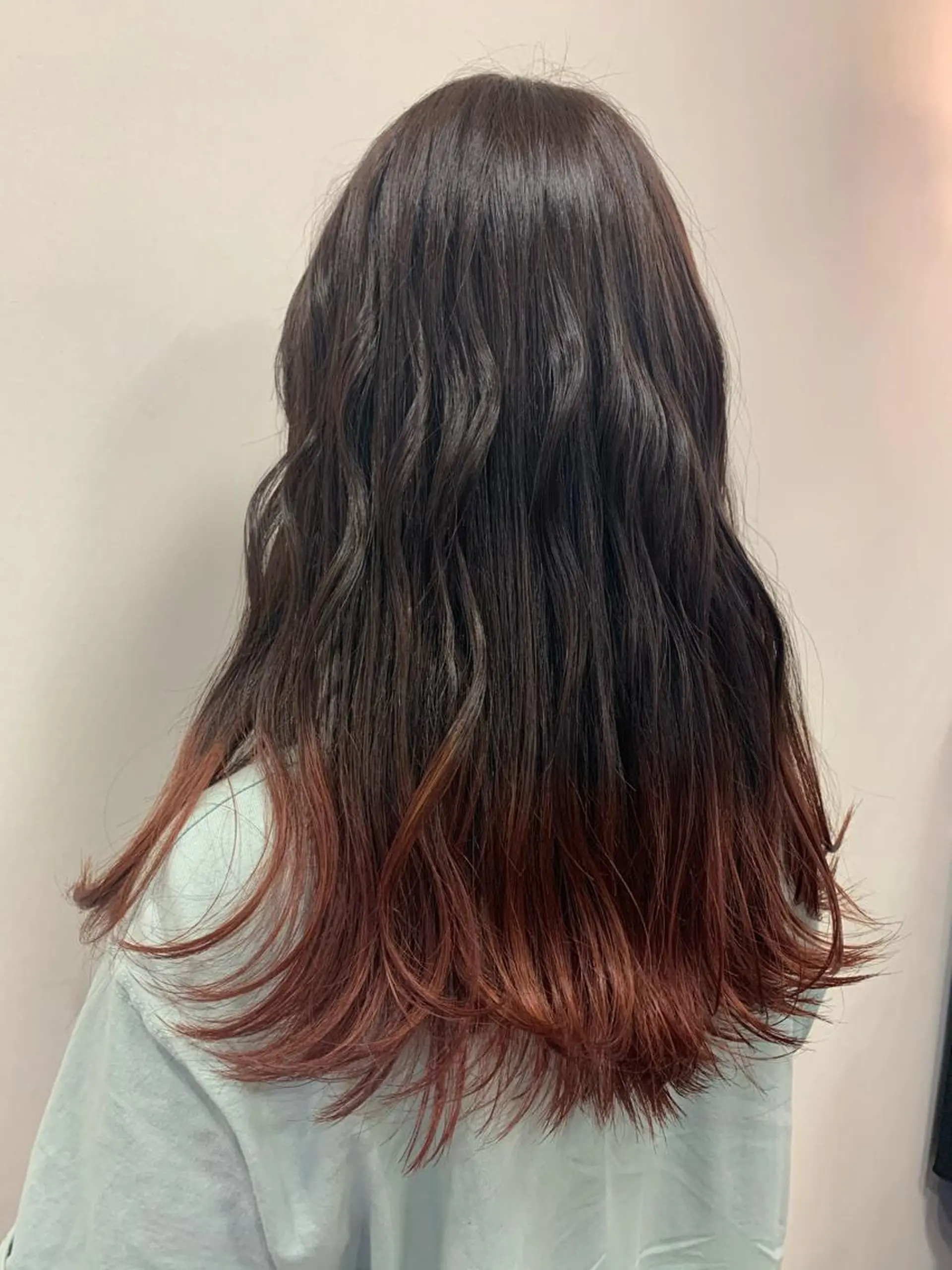 ロング カラー ブリーチ レッドカラー バイオレットカラー おせ ちさとのヘアスタイル