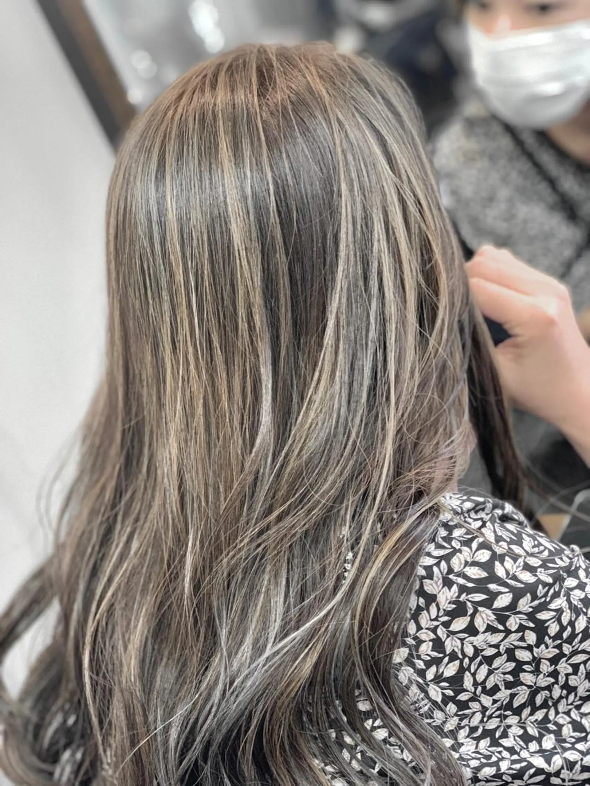 セミロング ハイライト レイヤーカット ヘアカラー トリートメント ブリーチ毛に縮毛矯正 ✨カラー✨山田 正幸のヘアスタイル