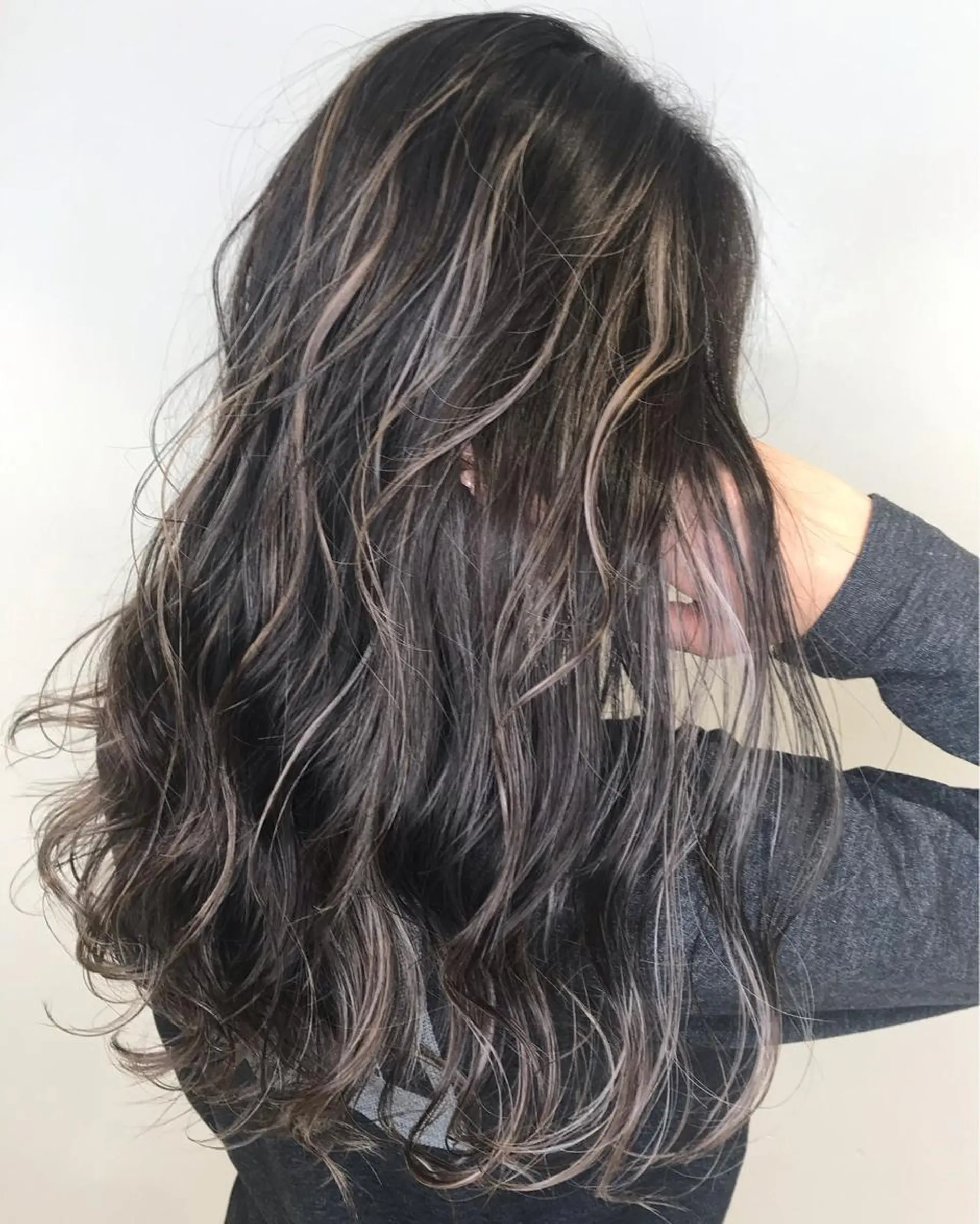 ロング カラー ハイライトカラー ハイライト 森本 笑のヘアスタイル