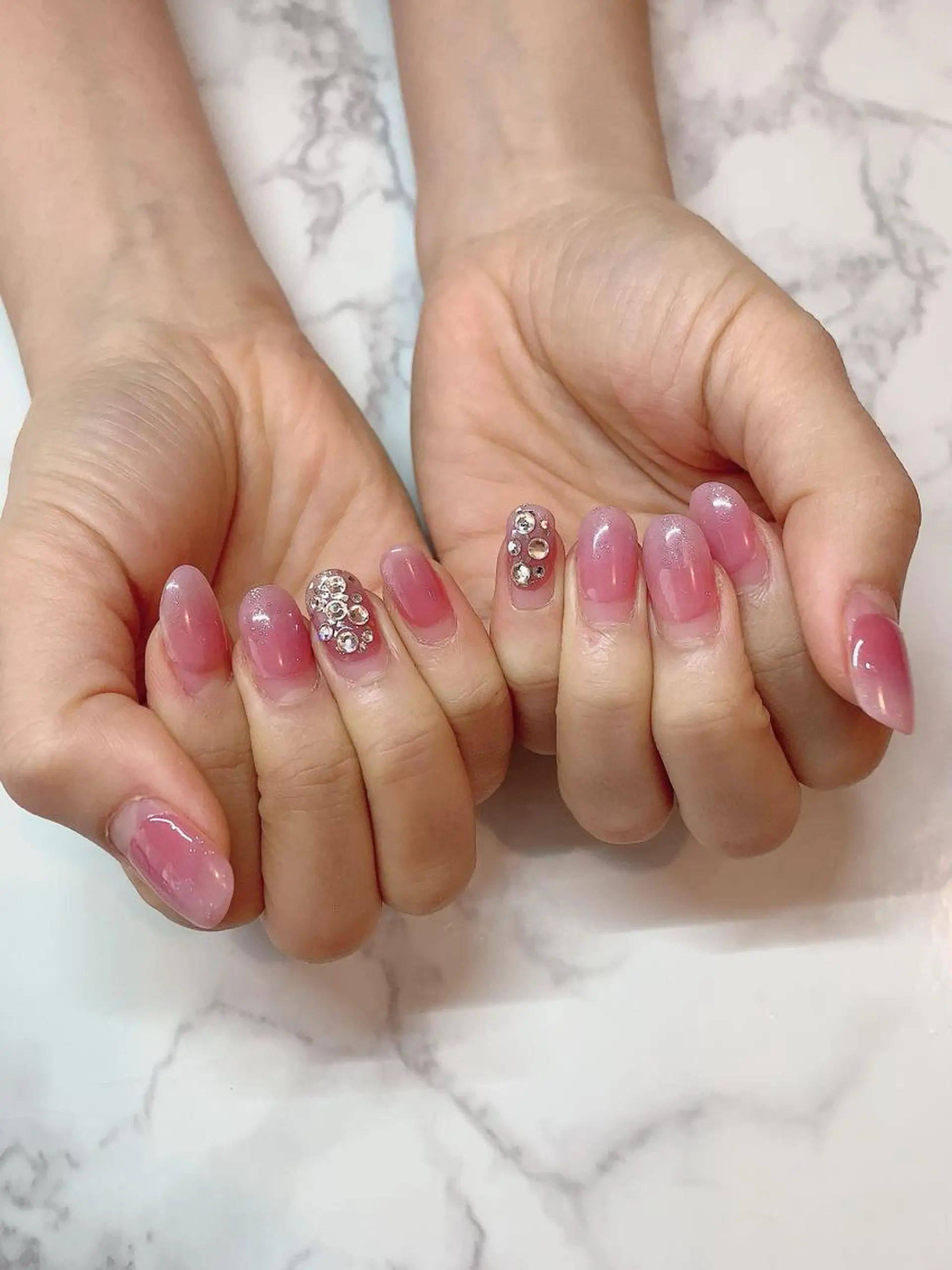 ネイル ジェルネイル ネイルチップ atelier chic+のネイルデザイン