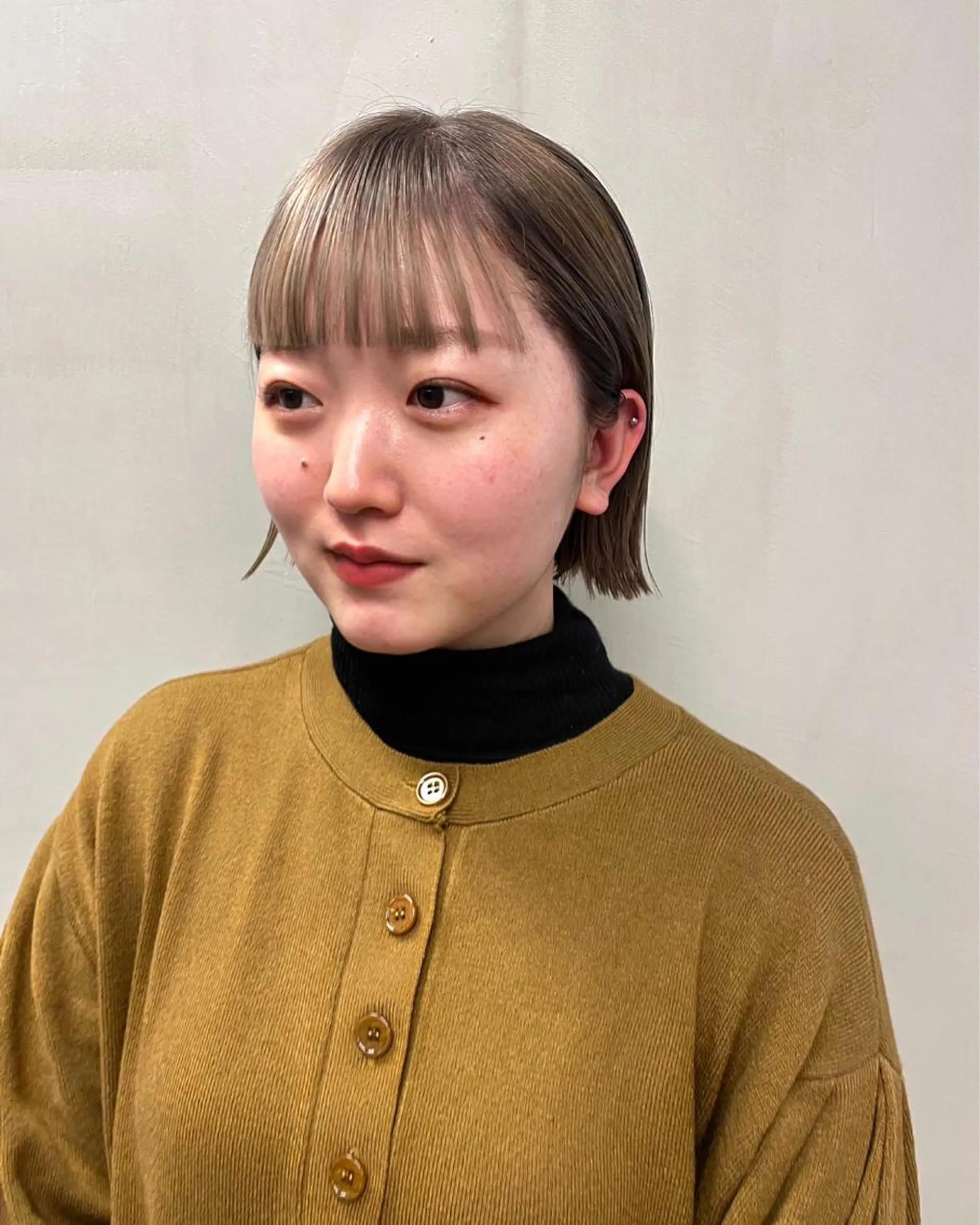 ミディアム カラー パーマ ヘアアレンジ メンズ キッズ ネイル マツエク・マツパ アイブロウ メンズハイトーン ベージュカラー ハイトーンカラー ハイトーンベージュ カット ヘアカラー トリートメント tatsumi/ボブ ウルフ/レイヤーのヘアスタイル