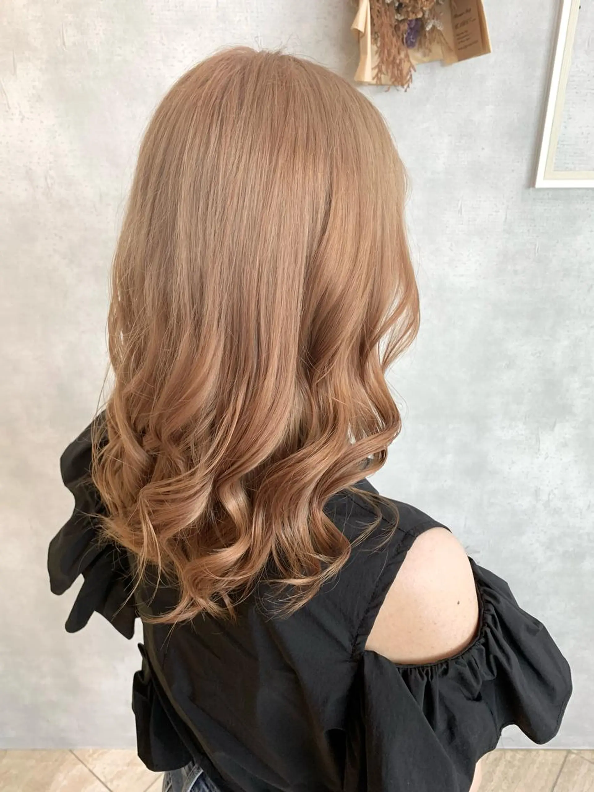 セミロング カラー ベージュカラー ブリーチ ミルクティーベージュ ヘアカラー ROSEL末吉 海渡のヘアスタイル