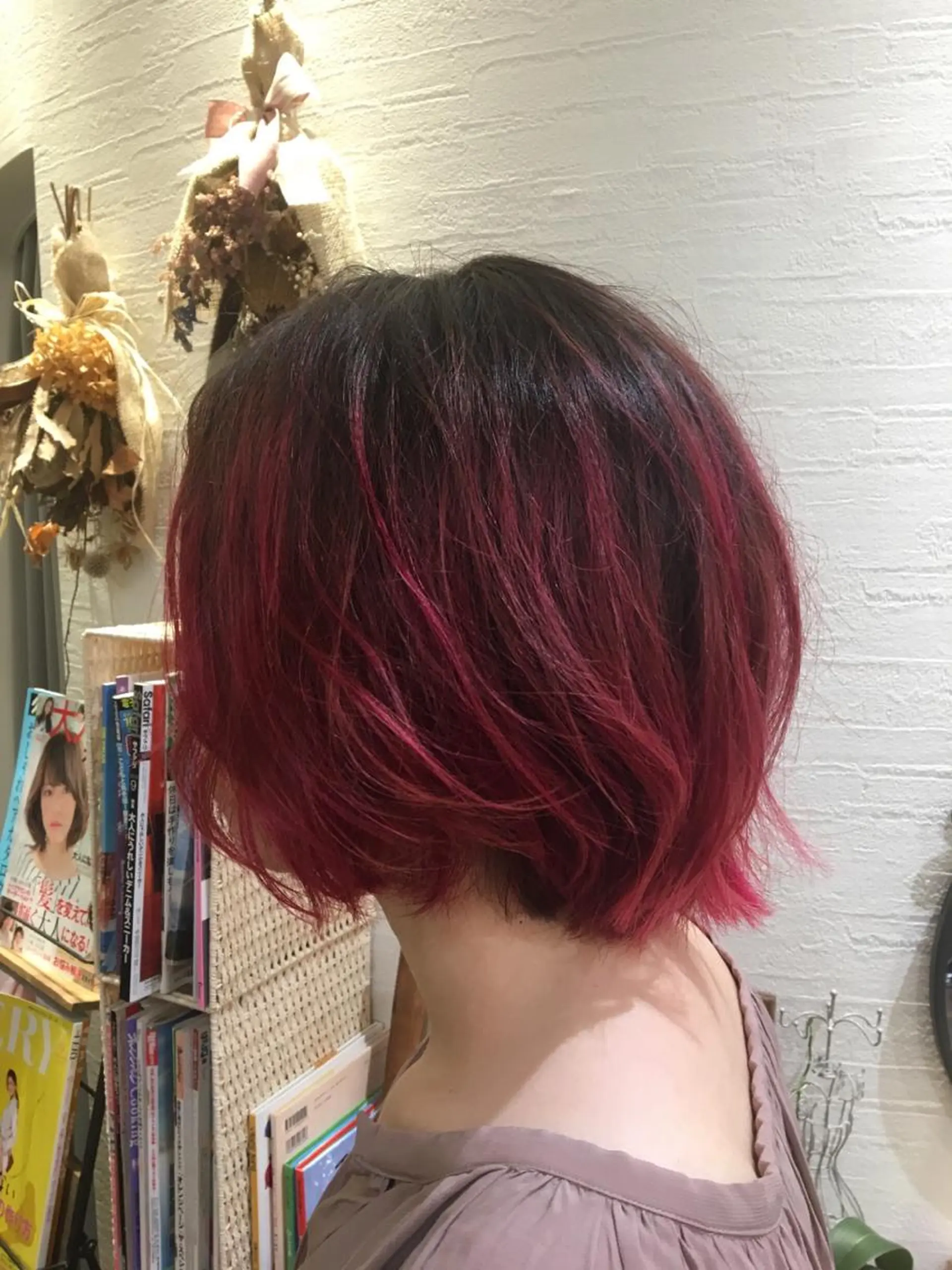 ショート カラー グラデーションカラー RI ＮＡのヘアスタイル