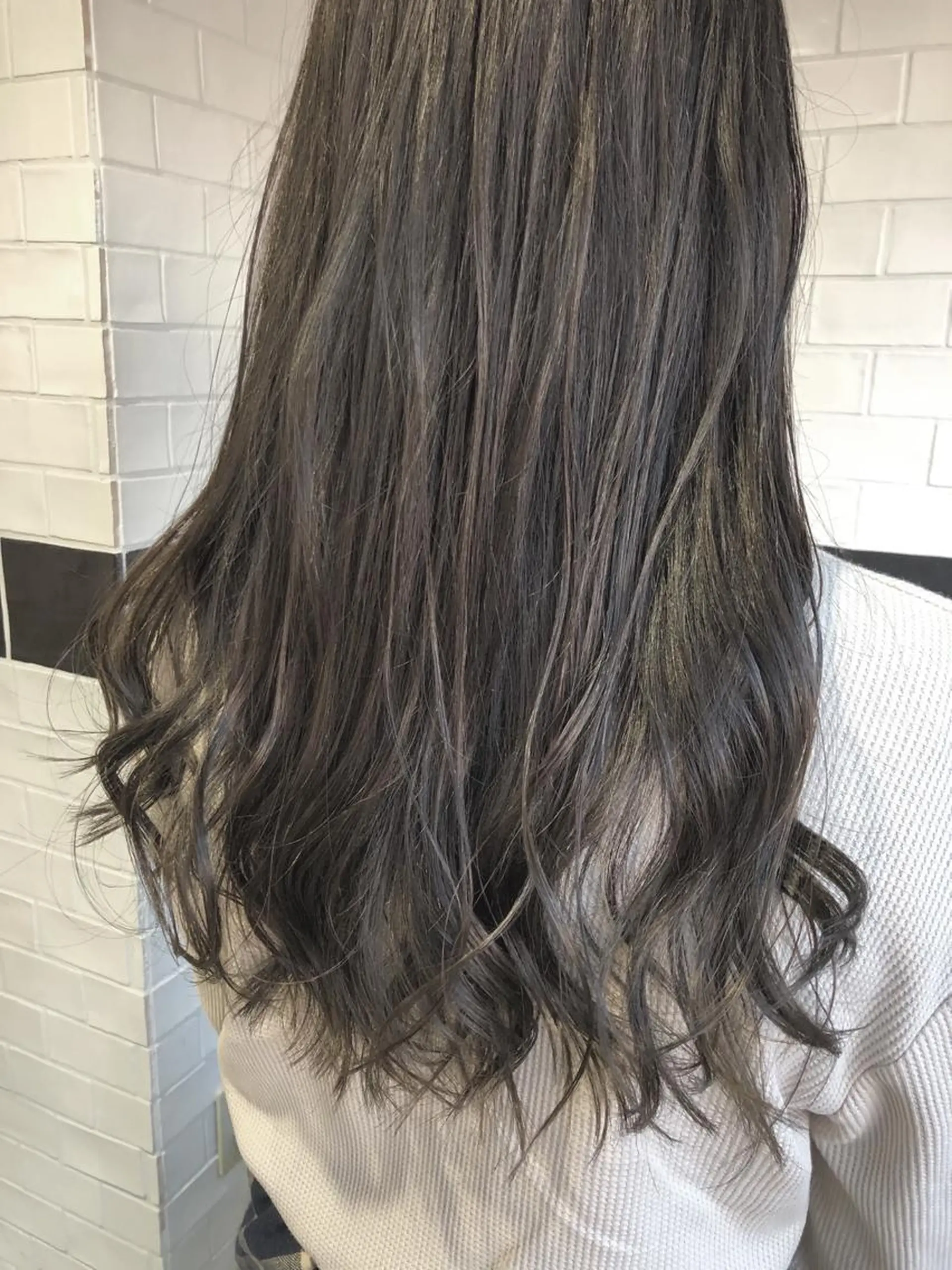 ロング カラー ダークグレー カット トリートメント レイヤー／髪質改善／ 銀座／CHIEのヘアスタイル