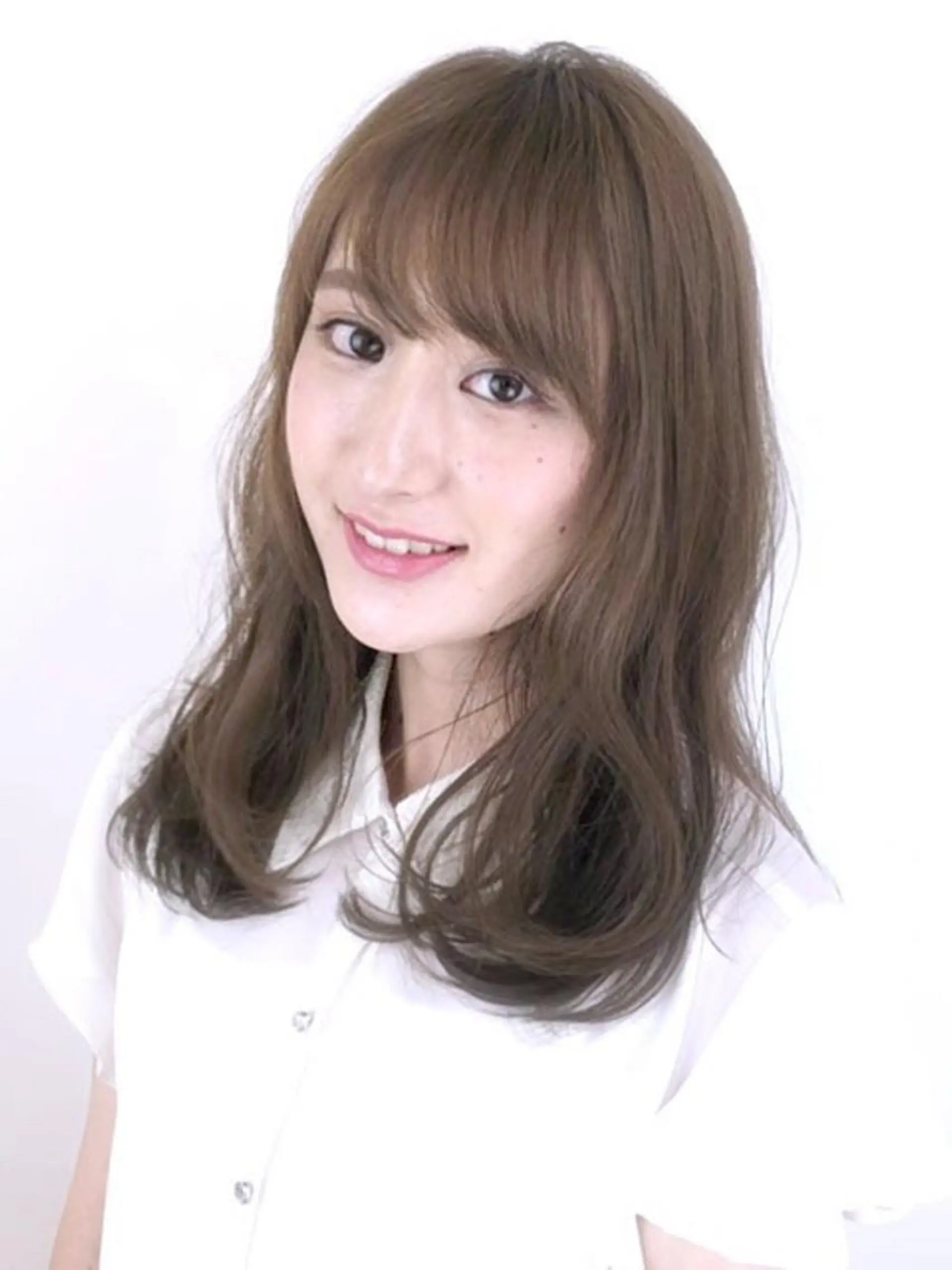 ミディアム カラー レイヤーカット ニュアンスカラー🫧 加納のヘアスタイル