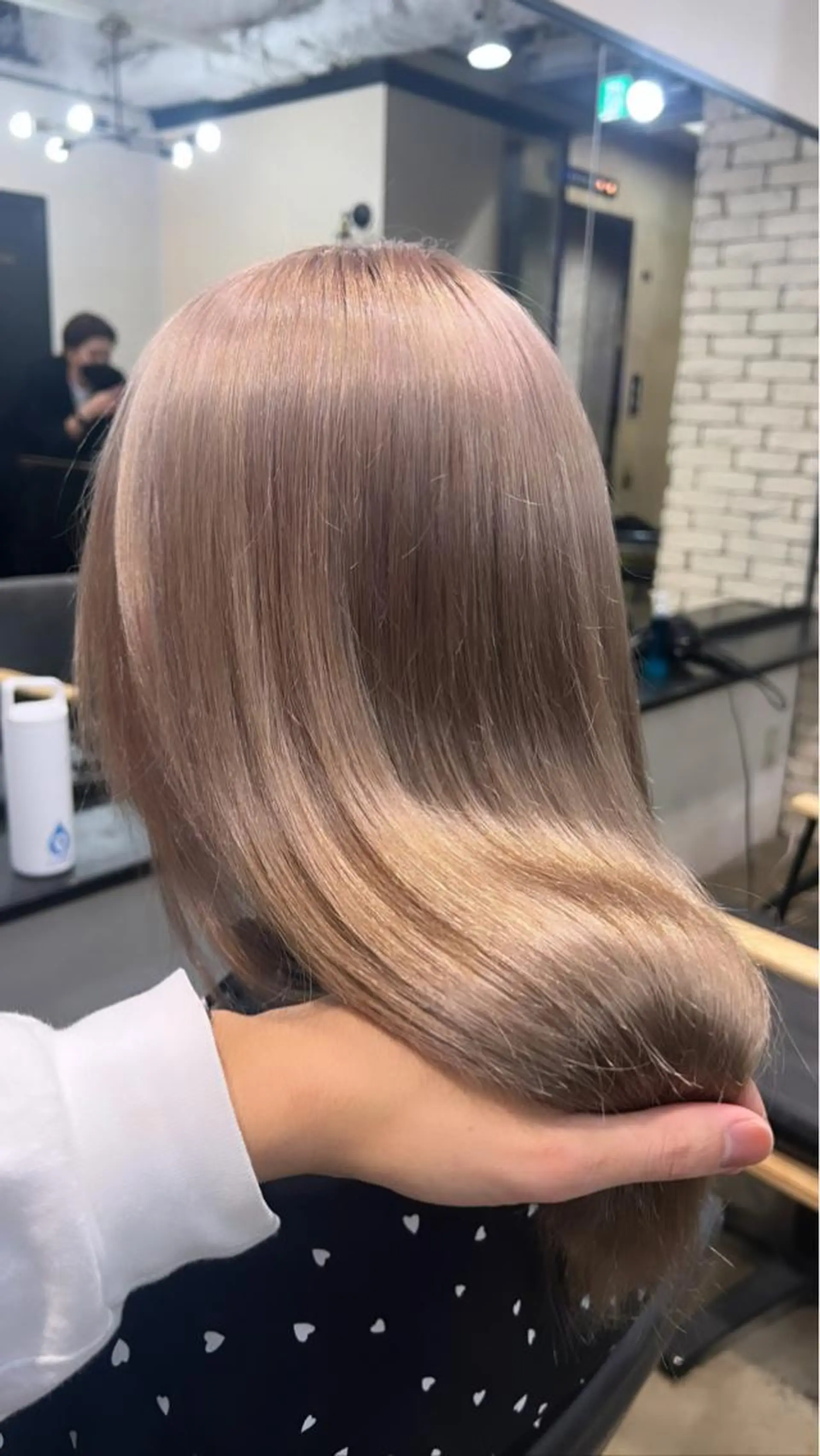セミロング カラー ブリーチ 髪質改善 トリートメント 🌟小顔レイヤー× 赤み消し透明感カラーのヘアスタイル