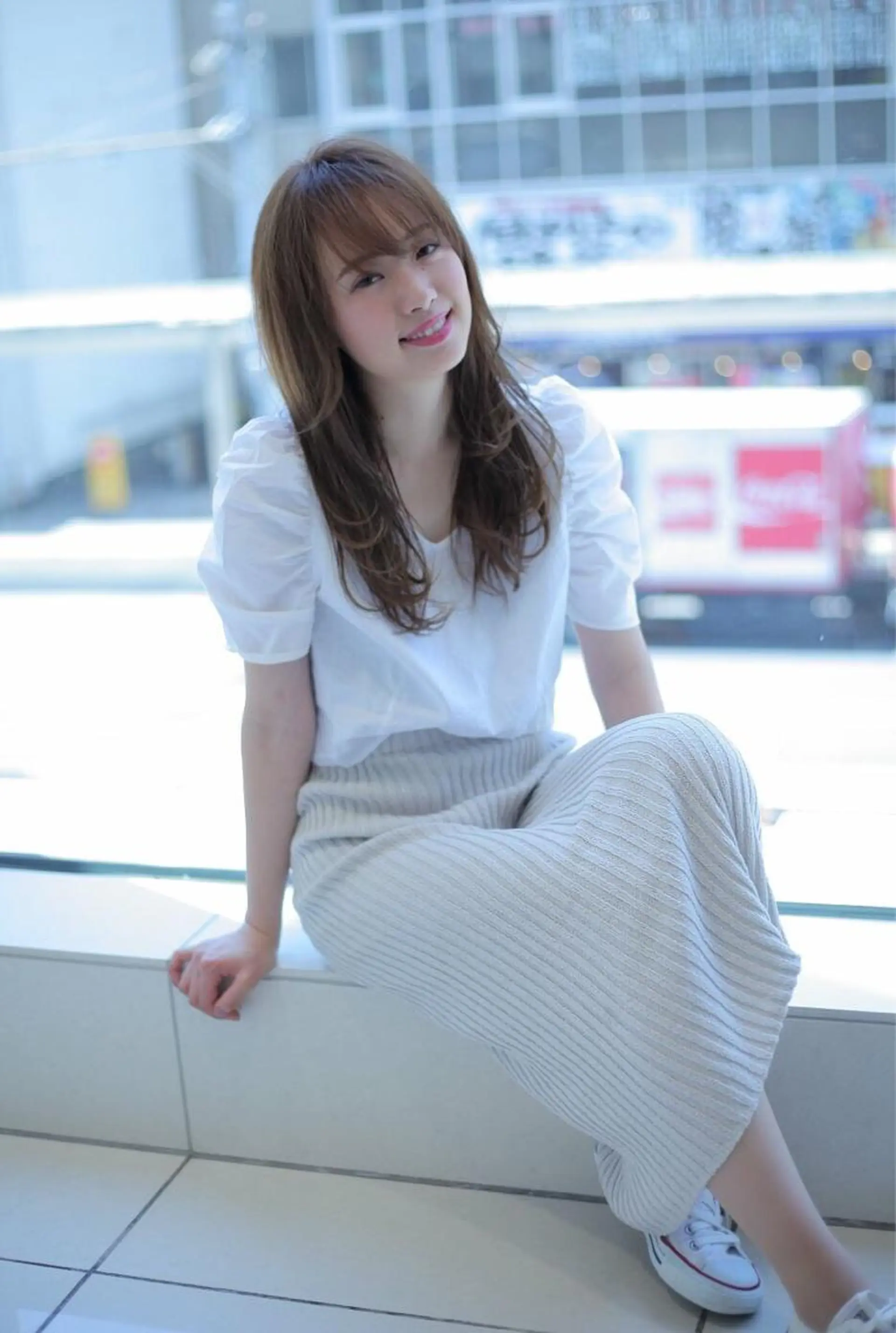 ロング カラー ヘアアレンジ マツエク・マツパ レイヤーカット✖️ 柔らかベージュカラーのヘアスタイル