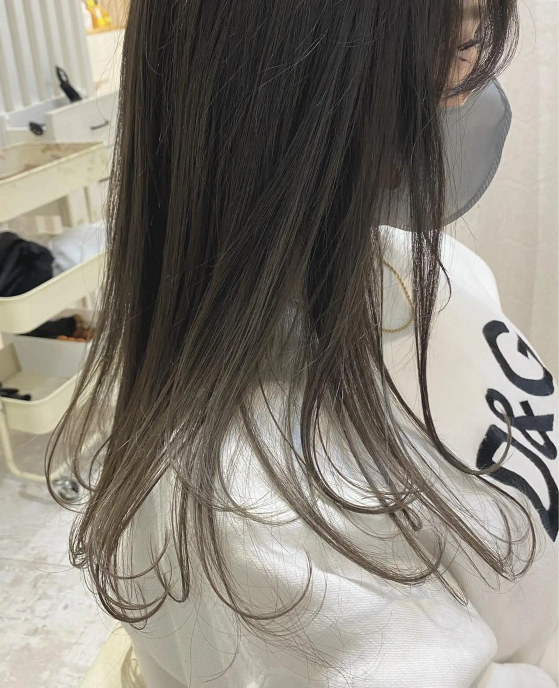 ロング カラー バレイヤージュ イヤリングカラー グラデーションカラー ハイライトカラー インナーカラー ヘアセット 酸性ストレート/ブリ ーチなしWカラー河本のヘアスタイル