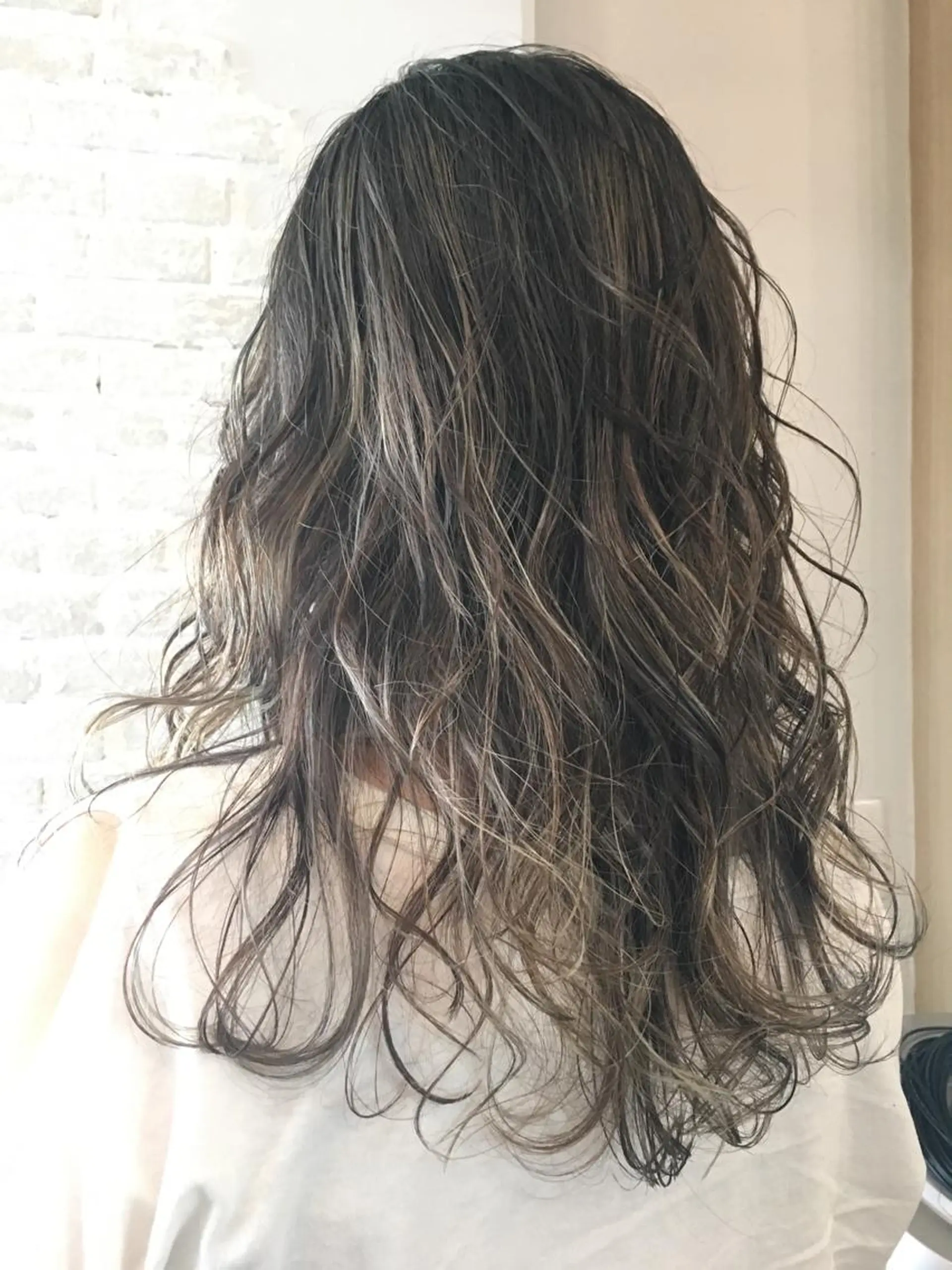 セミロング カラー アッシュ グラデーションカラー ハイライトカラー ハイライト ヘアカラー Real me 鈴木のヘアスタイル