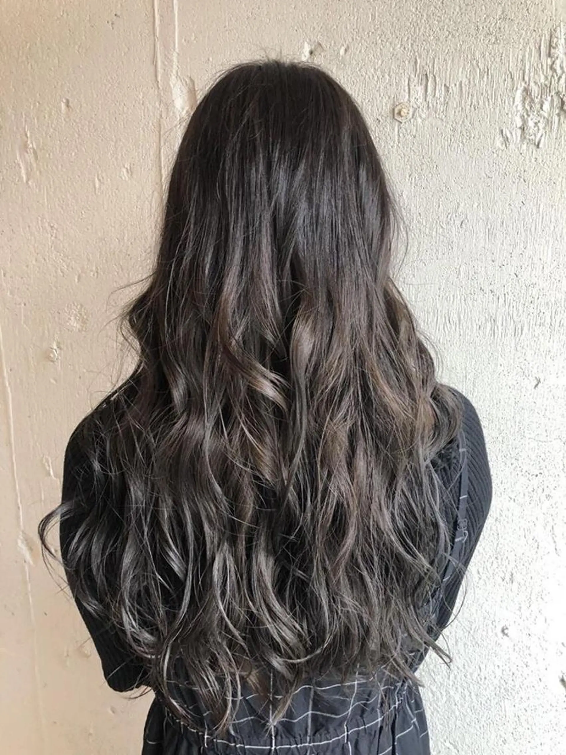 ロング カラー ブリーチ グラデーションカラー グレージュ ラベンダーカラー ラベンダーグレージュ ヘアカラー トリートメント レイヤー/大人メンズ パーマ🌀 平島拓也のヘアスタイル