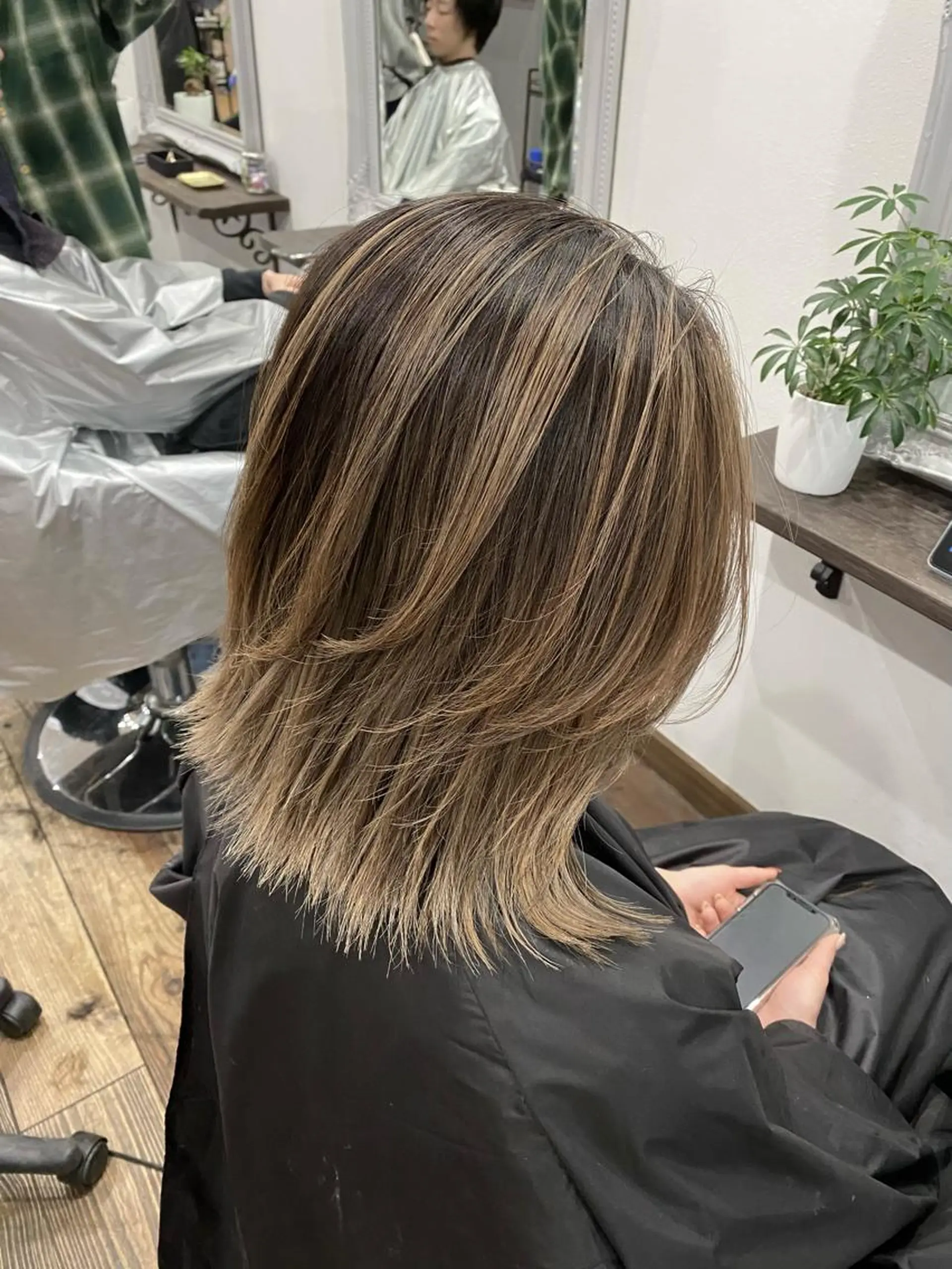 ミディアム ヘアカラー バレイヤージュ 隅中秀弥のヘアスタイル