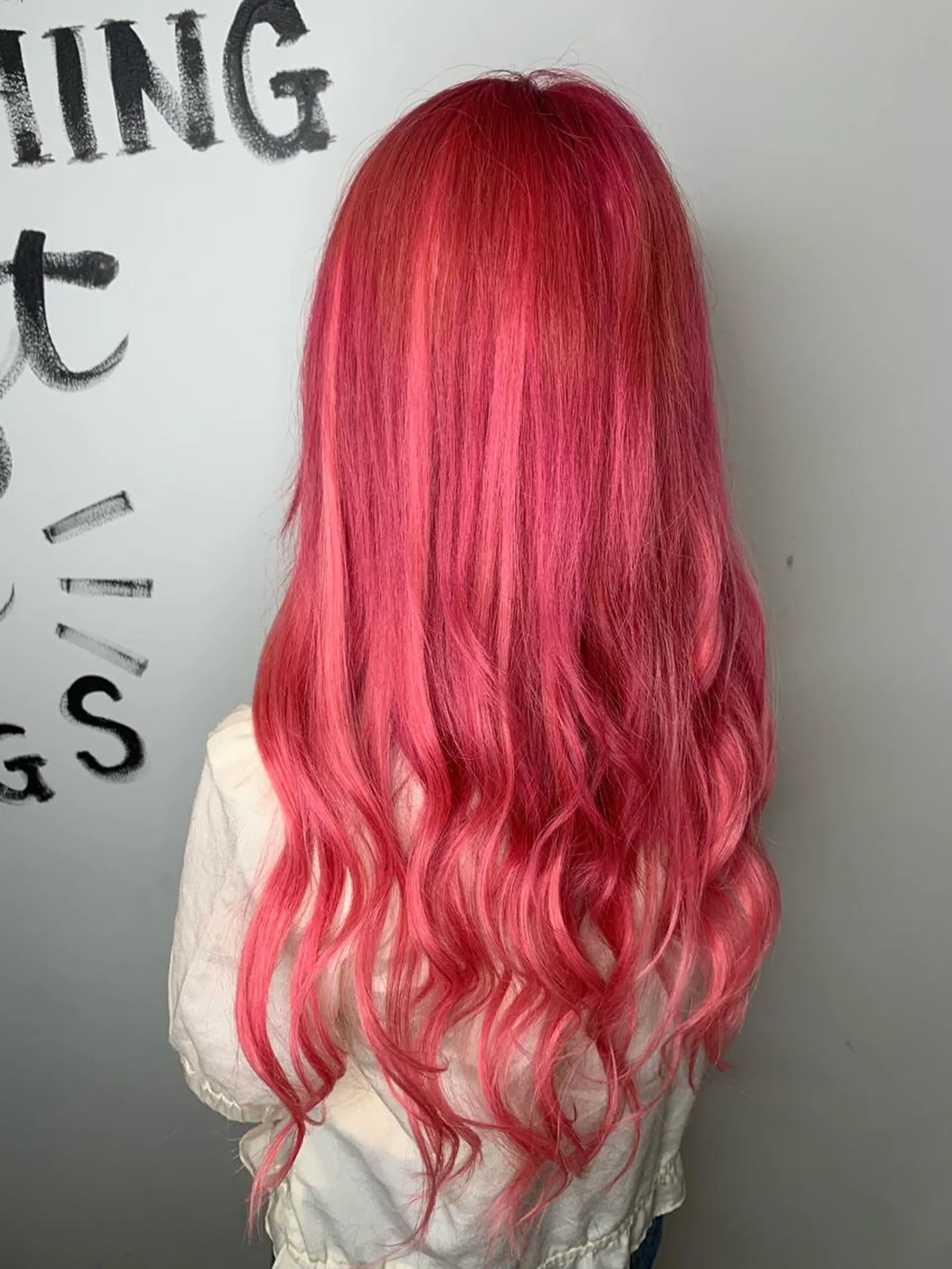 ロング カラー ブリーチ ピンクカラー エクステ ヘアカラー トリートメント エクステ 小笠原 菜緒のヘアスタイル