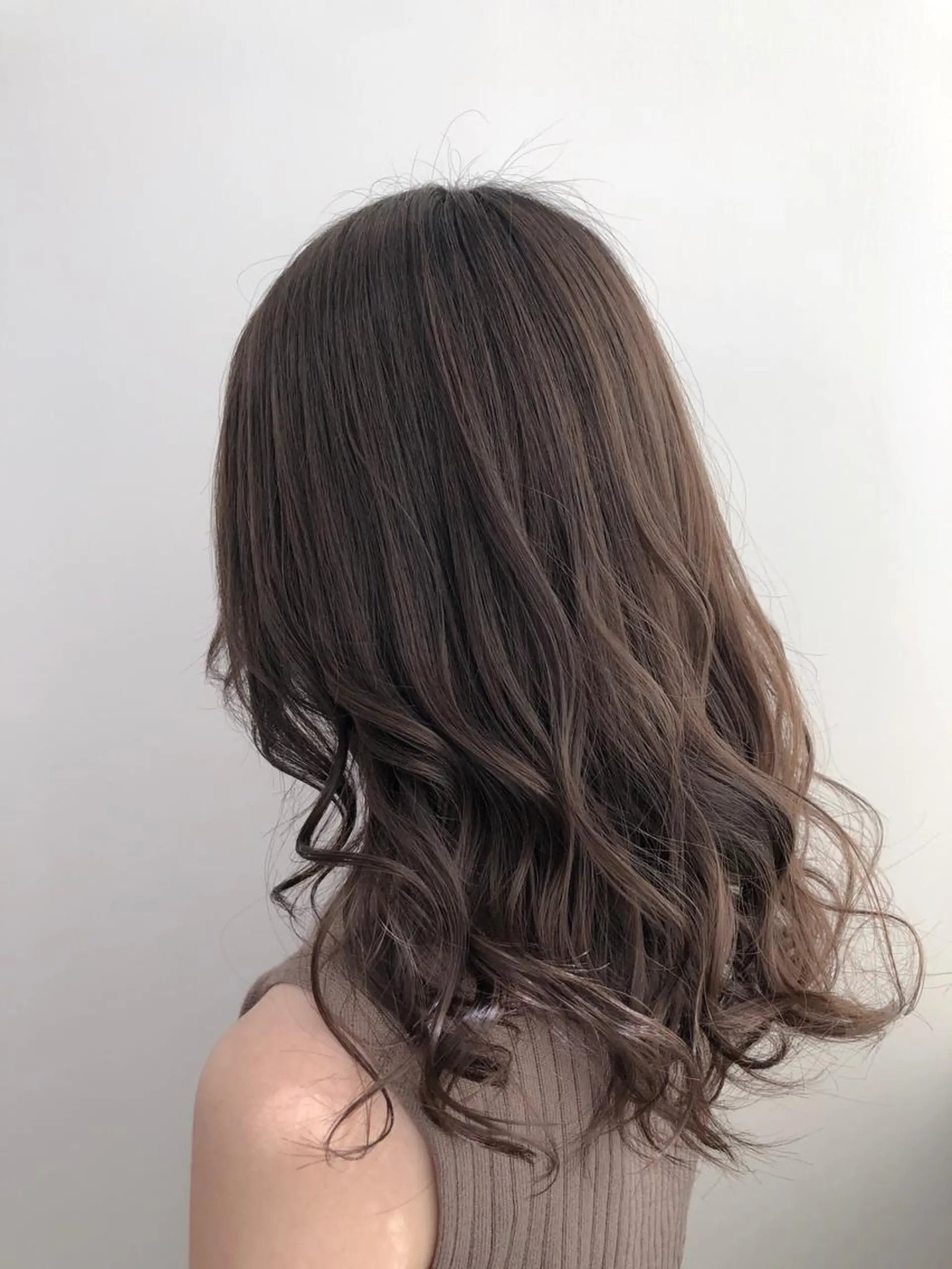 セミロング カラー グレージュ ミルクティーグレージュ 【透明感、艶髪】西村 有司のヘアスタイル