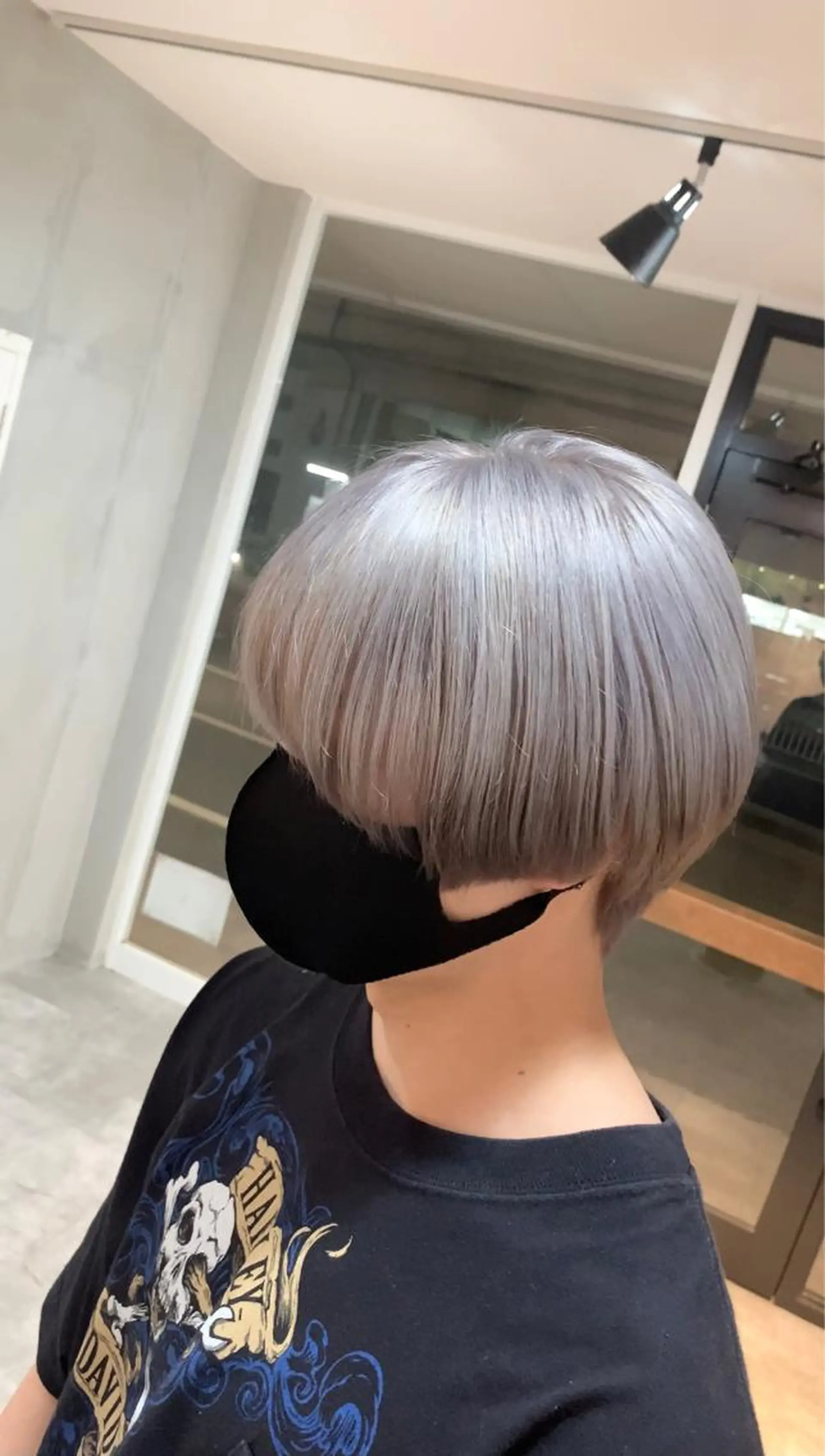 ショート カラー リサ tonieのヘアスタイル