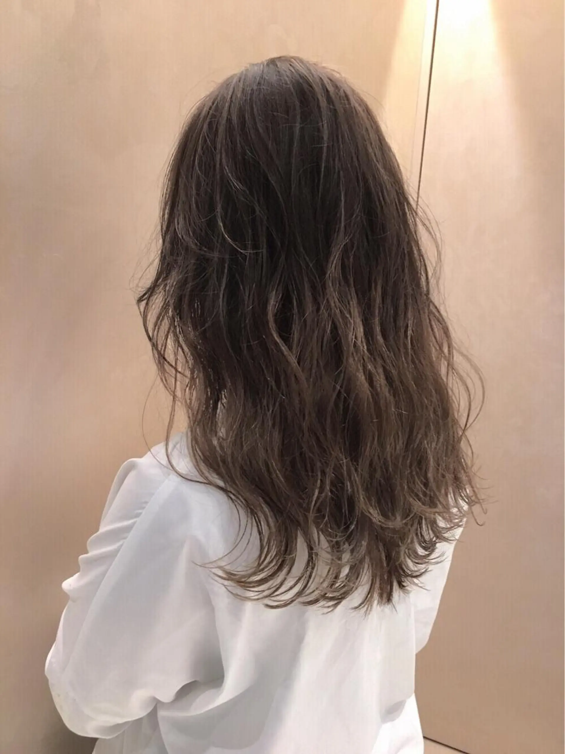 セミロング カラー ヘアアレンジ グラデーションカラー グレージュ ラベンダーカラー ラベンダーグレージュ ラベンダーグレー 酸性縮毛矯正のプロ 杉山玲介のヘアスタイル