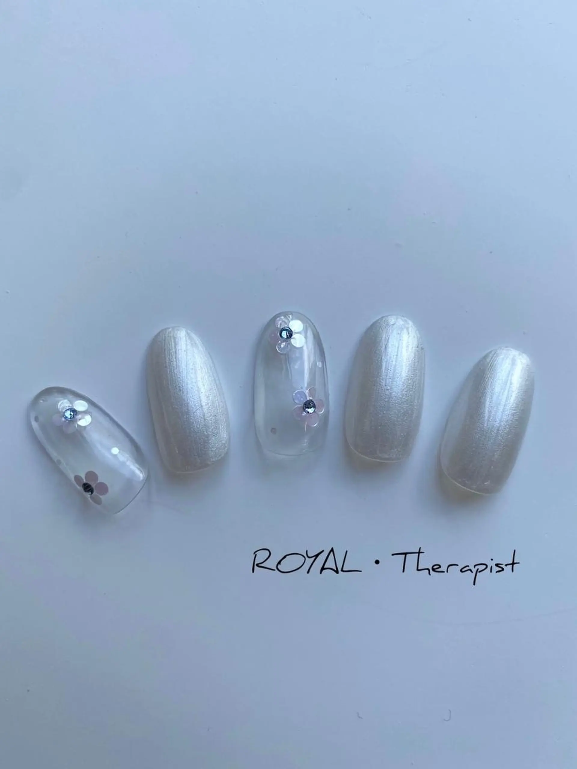 ネイル 【尾下】 ロイヤル•セラピストのネイルデザイン