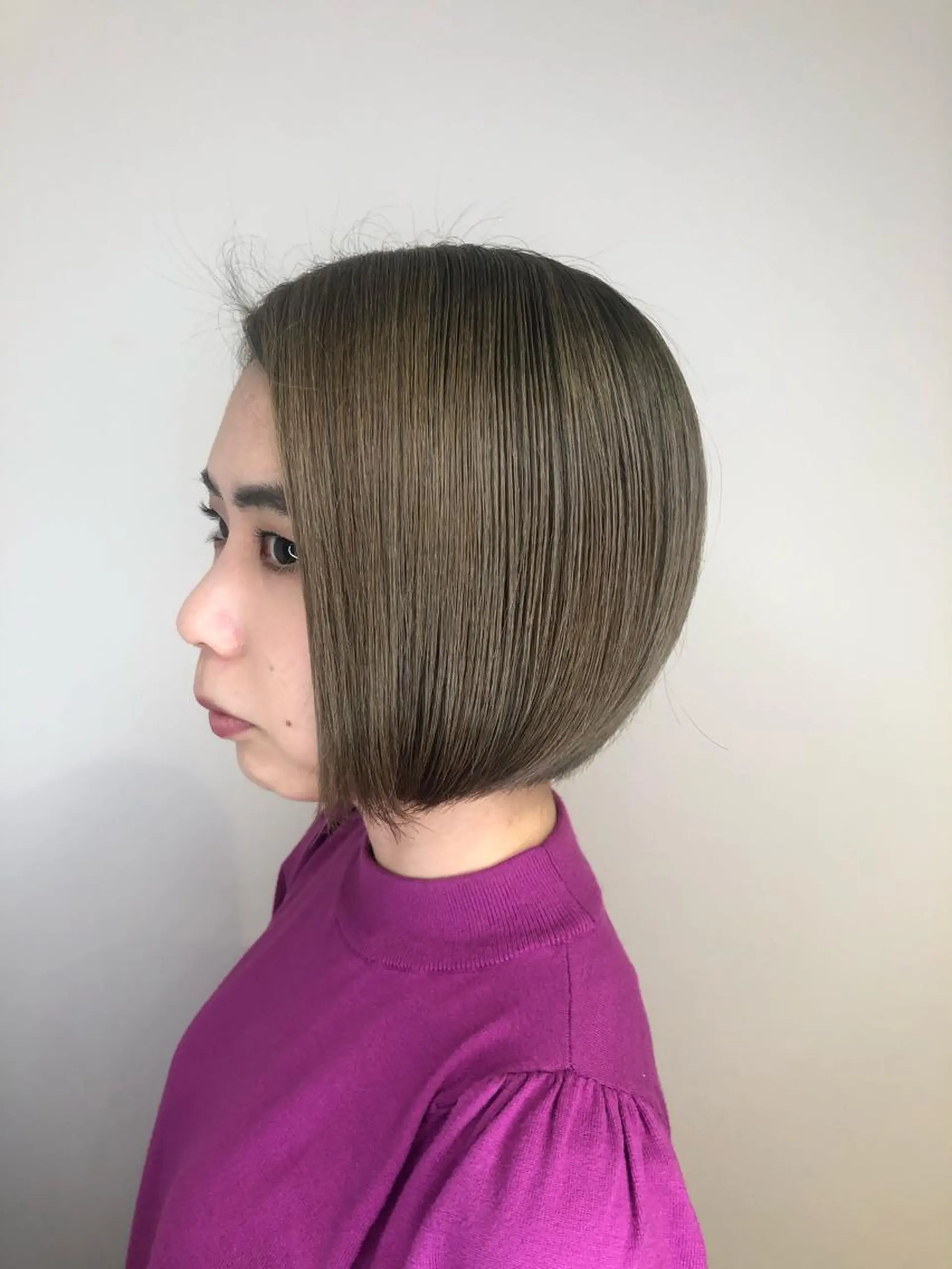 ミディアム カラー ウルフカット／吉村 桃子のヘアスタイル