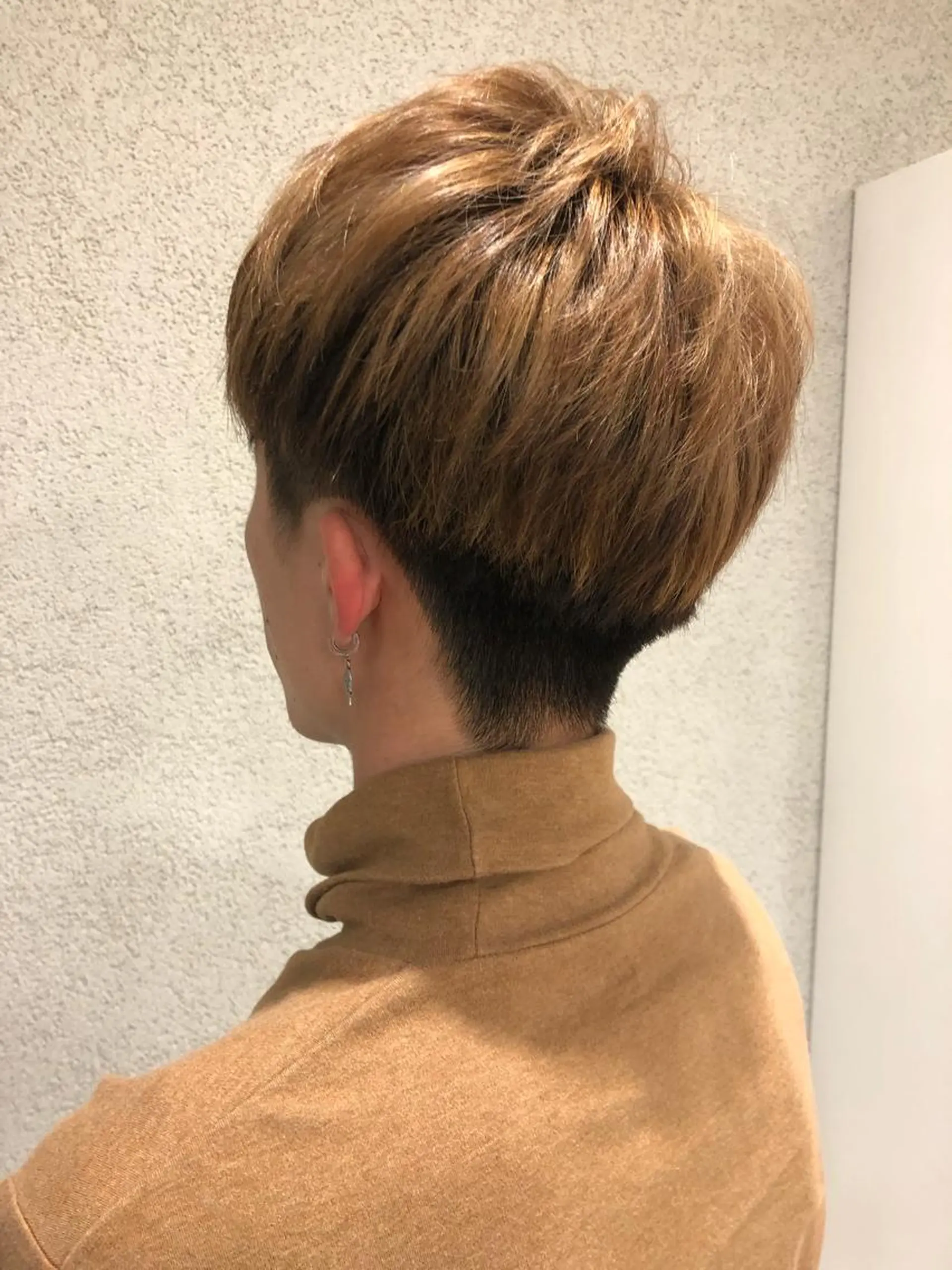 カラー メンズ メンズハイライト ハイライトカラー ヘアカラー 阿部 美咲のヘアスタイル