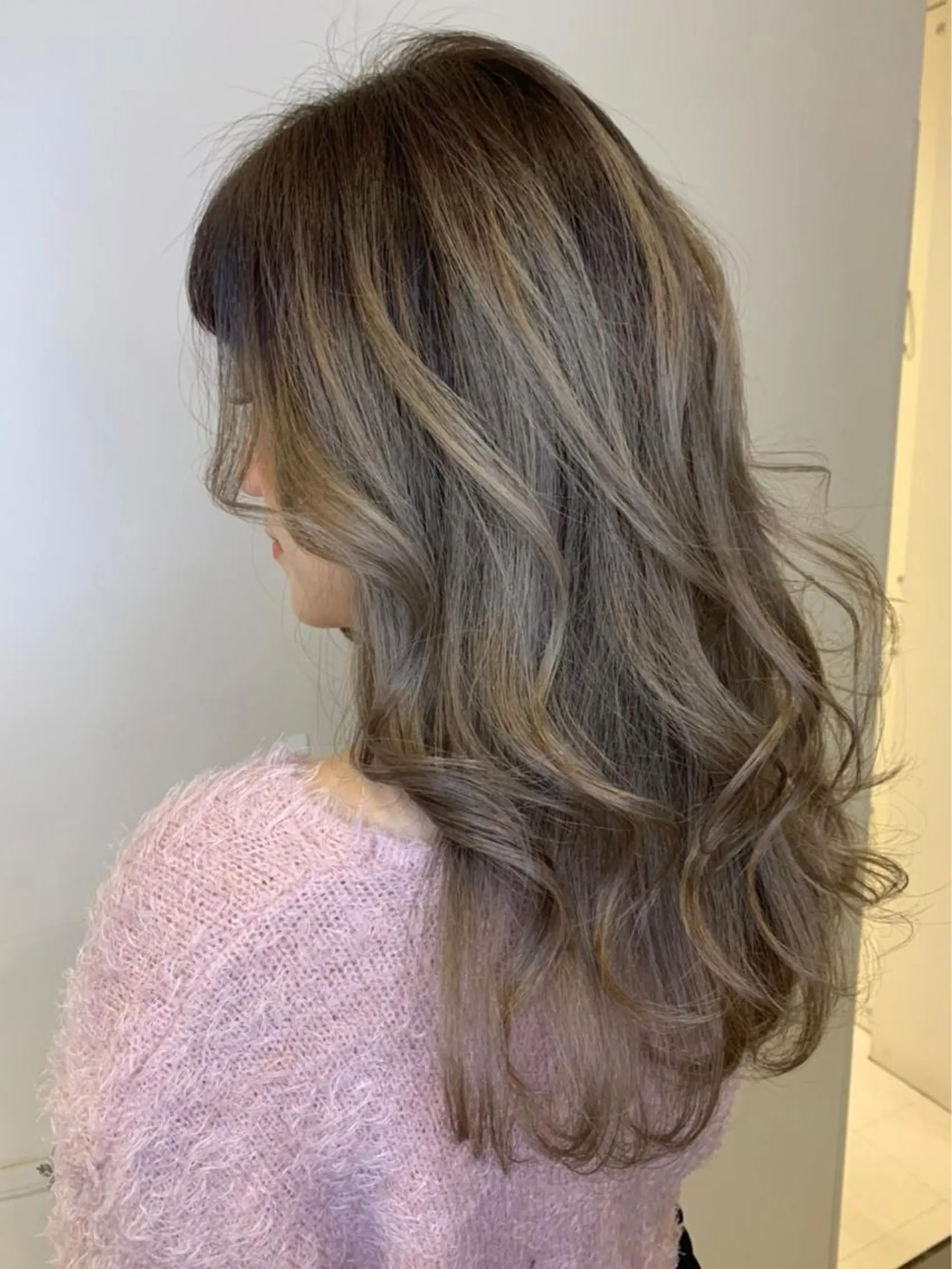 セミロング カラー 韓国風・ブリーチなし ・あり後藤 一斗店長のヘアスタイル