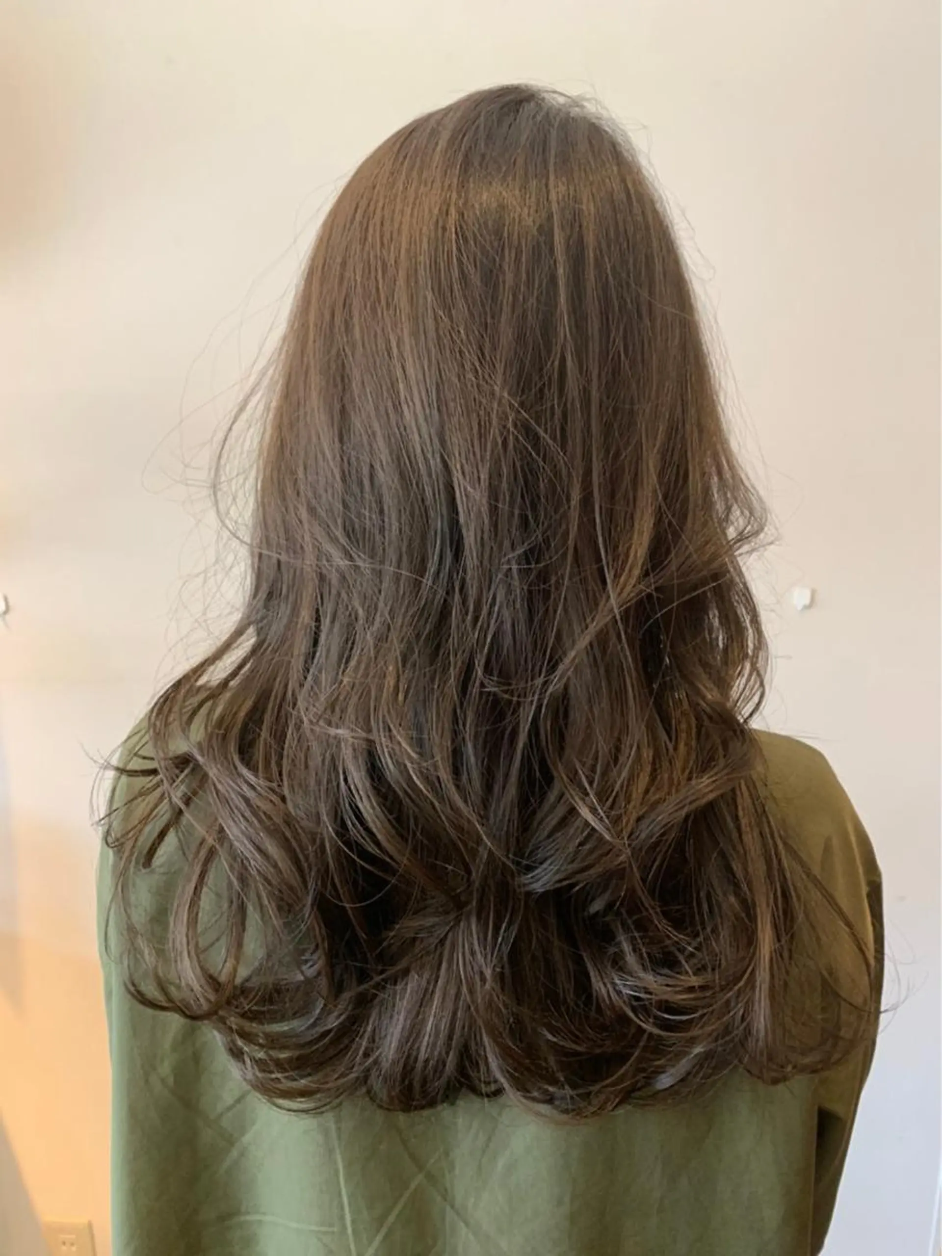 ロング カラー 韓国風・ブリーチなし ・あり後藤 一斗店長のヘアスタイル