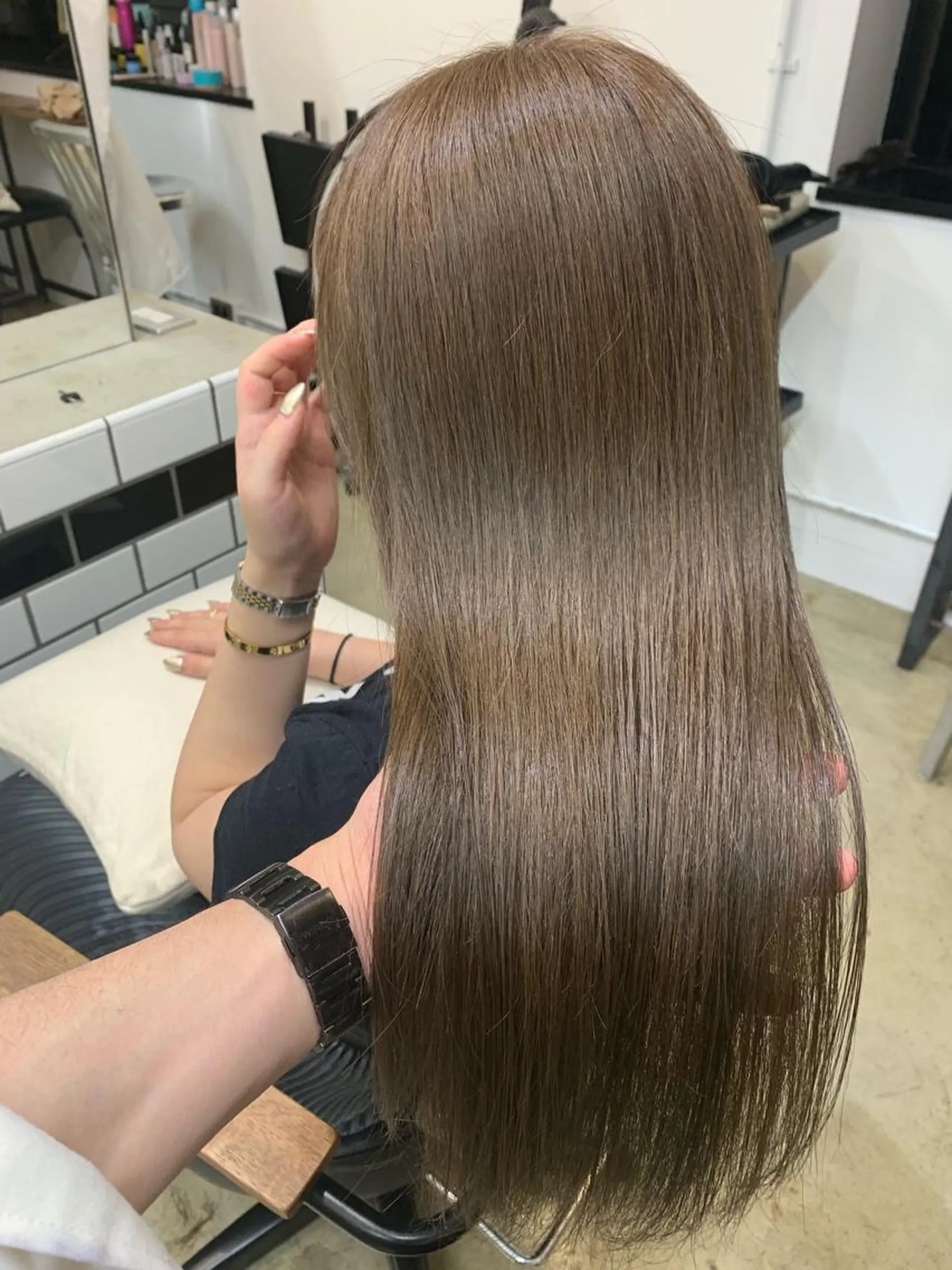 ロング カラー アッシュ トップ スタイリストのヘアスタイル
