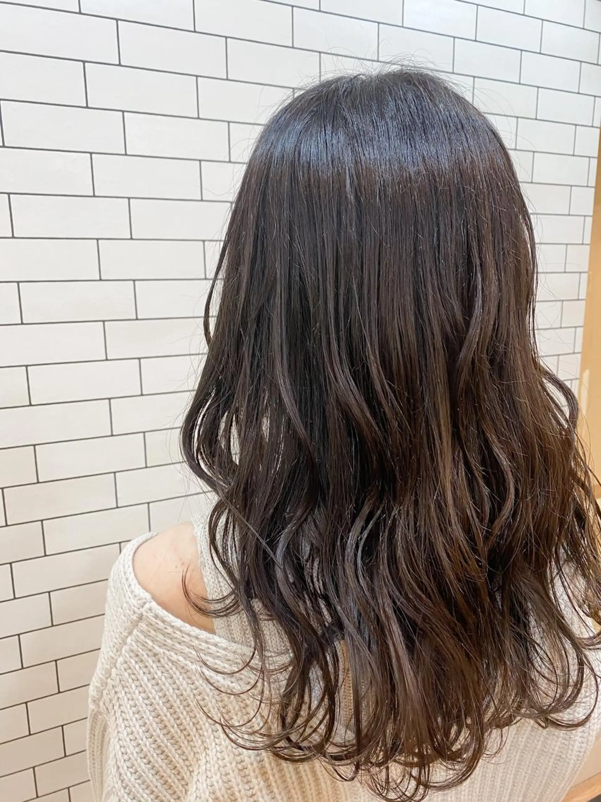 ロング カラー アッシュ カット ヘアカラー トリートメント TAI透明カラー 柔らかい縮毛矯正のヘアスタイル