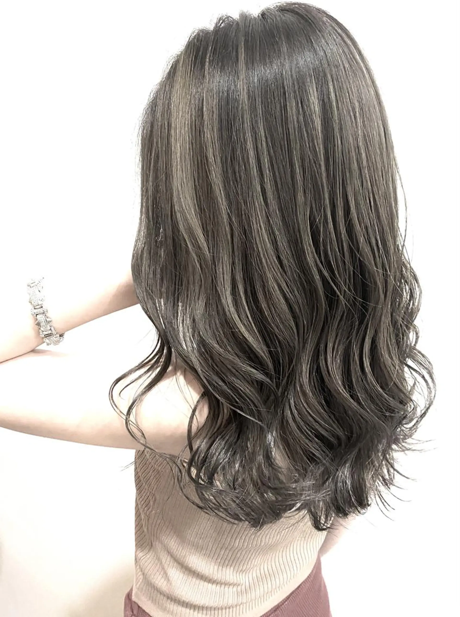 セミロング シールエクステ アッシュ ボブ エクステ ハイライト シール、 ハネエクステのヘアスタイル