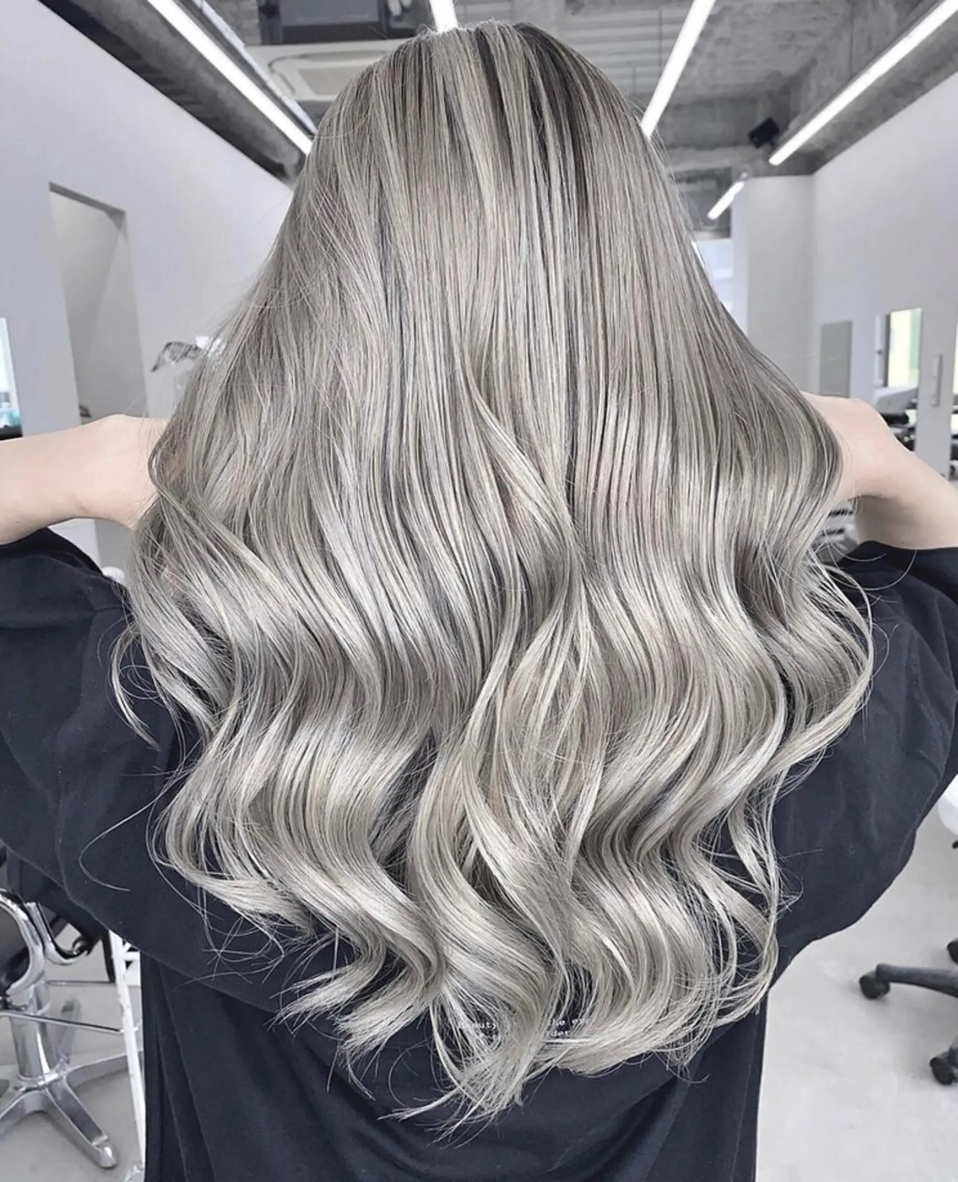 ロング カラー ベージュカラー ダブルカラー ホワイトベージュ バレイヤージュ＆ 高発色カラー／市川のヘアスタイル